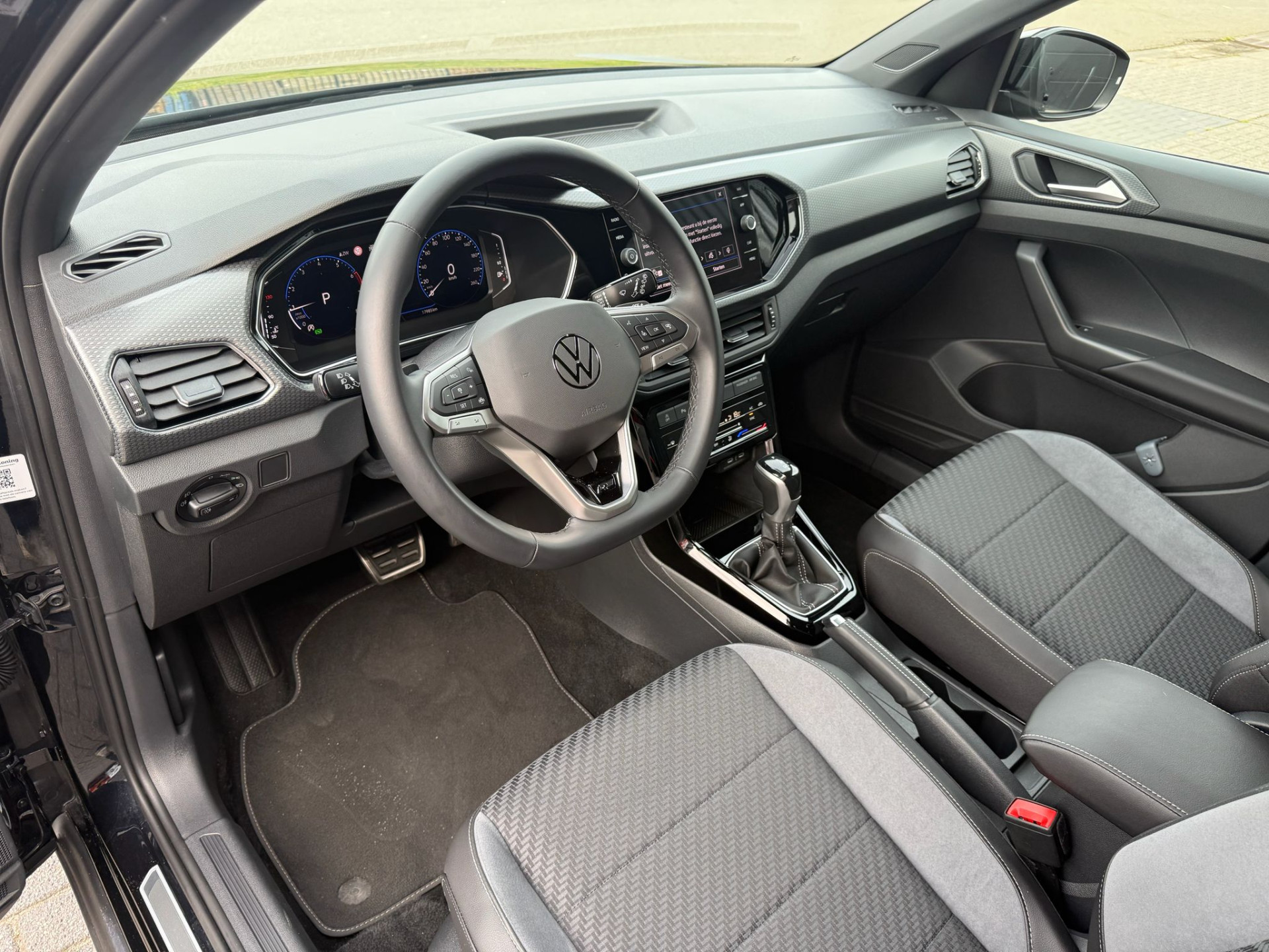 Volkswagen T-Cross 1.0 TSI R-Line | 1E EIGENAAR | 3/6/12MND GARANTIE| AUTOMAAT | LED | CARPLAY | DIGITAAL COCKPIT | DAB | CRUISE |
