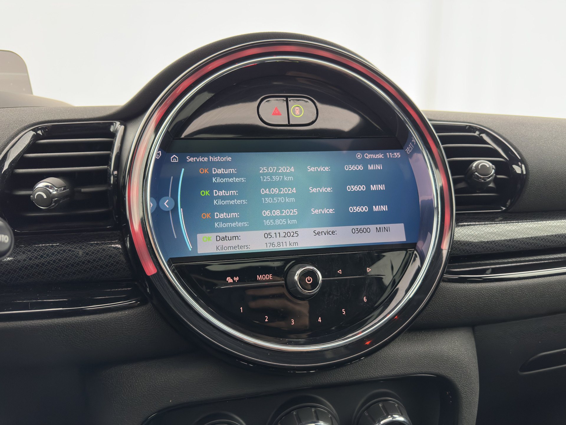 MINI Mini Clubman 2.0 Cooper S ALL4  Premier Plus JCW (INCL-BTW) Aut * PANO | LEATHER | FULL-LED | HEATED-SPORTSEATS | DIGI-COCKPIT | AMBIENT-LIGHT | PRIVACY-GLASS | HEAD-UP | PDC | CAMERA | DAB  | KEYLESS | TOWBAR | 18"ALU*