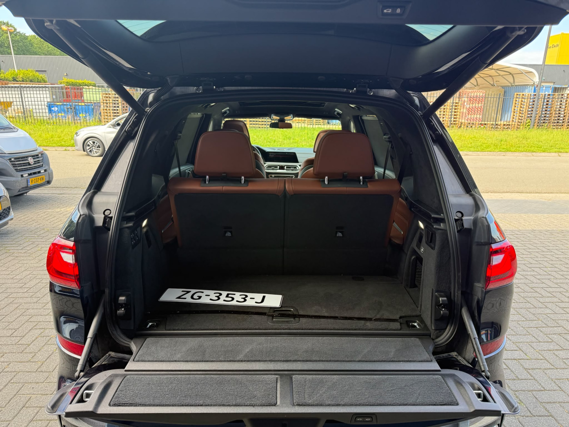 BMW X7 xDrive40i 6p. | 2E EIGENAAR | 3/6/12MND GARANTIE| M-SPORT |PANO | LASER | LED | B&W | MASSAGE | CARPLAY | TREKHAAK | DAB | BOMVOL |