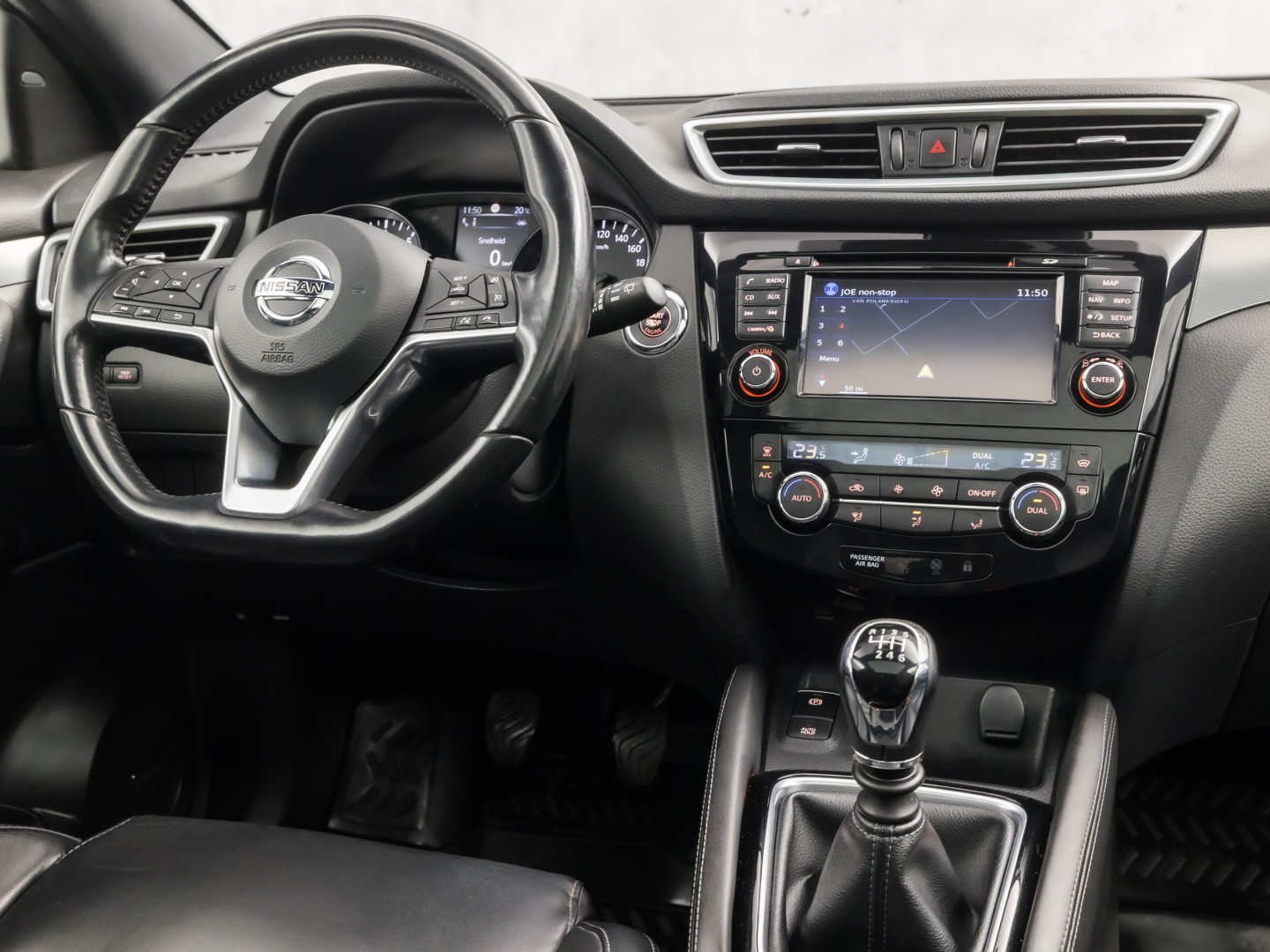 Nissan Qashqai 1.2 Tekna + Sport pack (PANORAMADAK, NAVIGATIE, MEMORY SEAT, NAPPA LEDER, ZWART HEMEL, 360 CAMERA, STOELVERWARMING, GETINT GLAS, TREKHAAK, NIEUWE APK, NIEUWSTAAT)