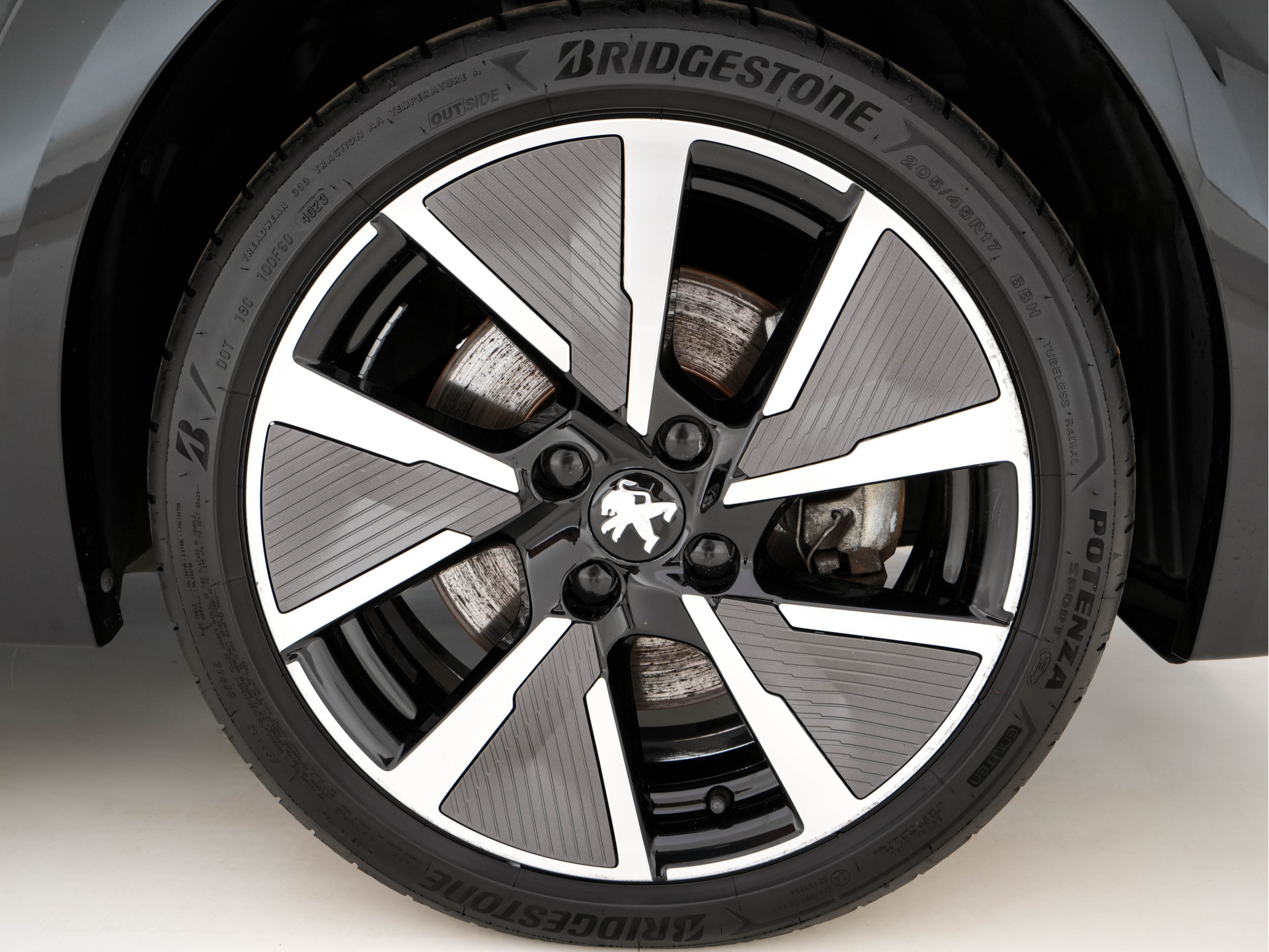 Peugeot e-208 EV GT-Line 350 50 kWh [ 3-Fase ] {SOH-90%} (INCL-BTW) *FULL-LED | DIGI-COCKPIT | BLINDSPOT | CAMERA | LEATHER-ALCANTARA | NAVI-FULLMAP | LANE-ASSIST | KEYLESS | DAB | CCS-FASTLOADER | HEATED-SPORTSEATS | AMBIENT-LIGHT | 17"ALU*