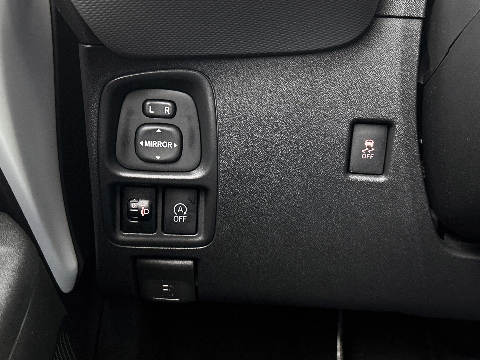 Peugeot 108 1.0 e-VTi Active | LM VELGEN | DEALER ONDERHOUDEN | ELEKTR. SPIEGELS + RAMEN | AIRCO | BLUETOOTH