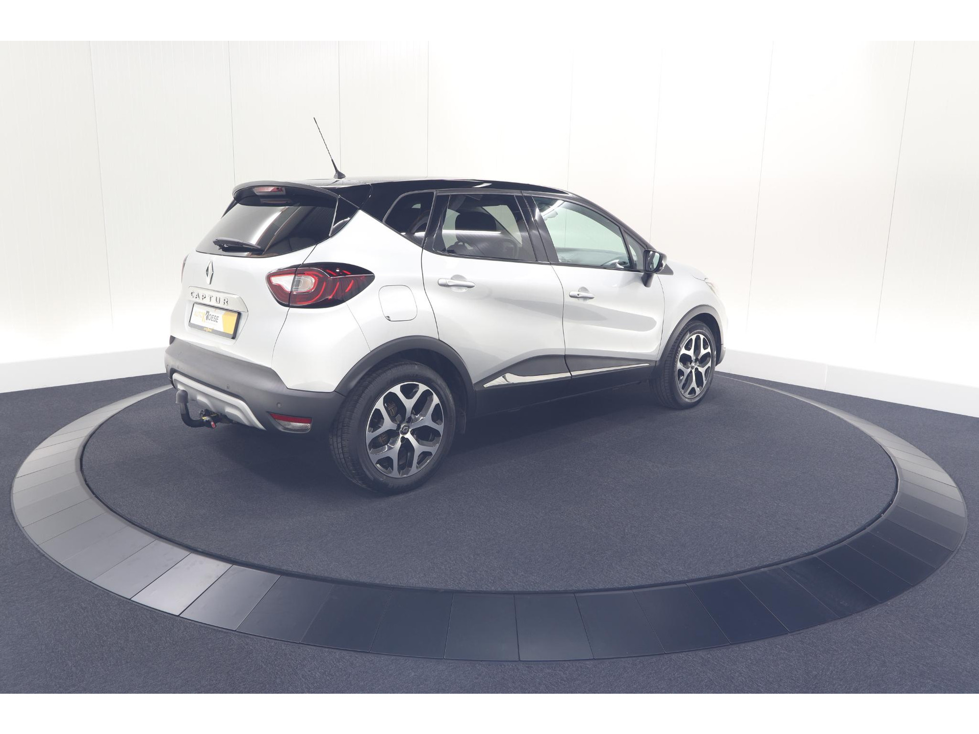 Renault Captur TCe 150 EDC Intens | Trekhaak | Navigatie | Parkeersensoren