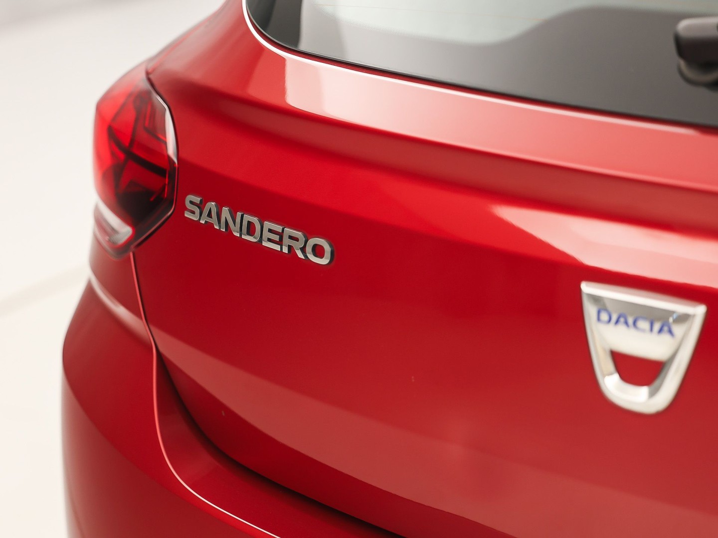 Dacia Sandero 1.0 TCe 100 Bi-Fuel Comfort (GROOT NAVI, CLIMATE, CAMERA, LM VELGEN, KEYLESS, SPORTSTOELEN, CRUISE, TREKHAAK, NIEUWSTAAT)