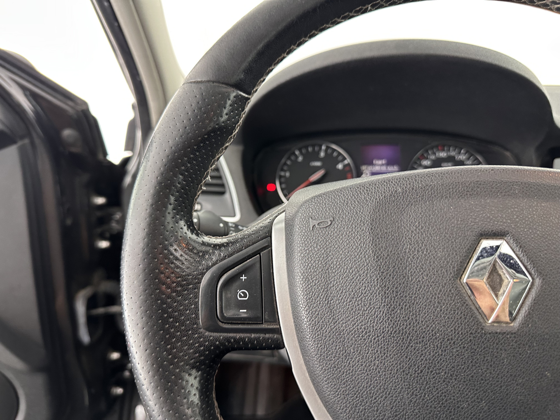 Renault Laguna 2.0 dCi S/S (INCL-BTW) *PANO | LEATHER-MICROFIBRE | BI-XENON | KEYLESS | NAVI-FULLMAP | COMFORT-SEATS | ECC | PDC | CRUISE | TOWBAR | 18''ALU*