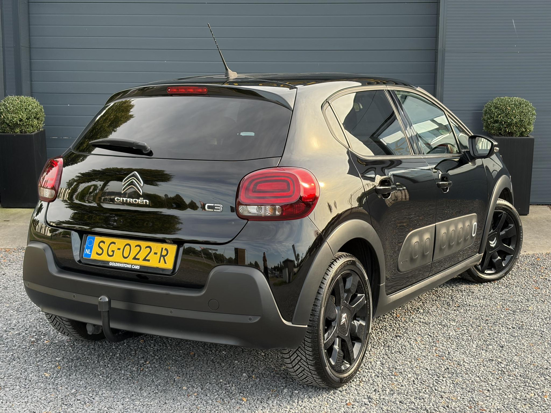Citroen C3 1.2 PureTech Shine ✓2e Eigenaar✓Camera✓Carplay✓Navi✓Trekhaak✓Pdc✓Clima✓Cruise✓17''Lm velgen✓Rijstrooksensor✓N.A.P✓Apk tot 04-2027
