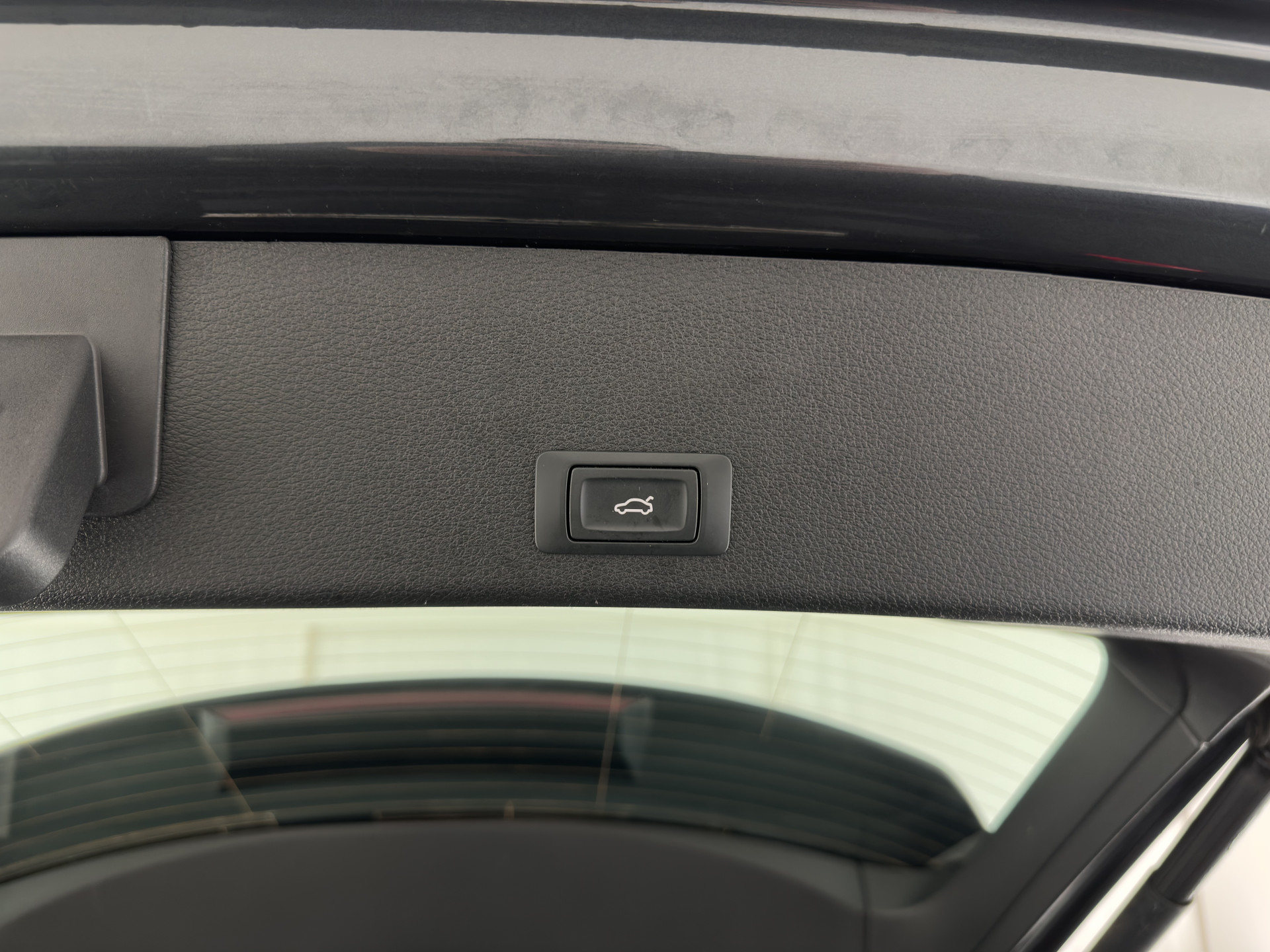 Audi e-tron 50 Quattro *ELECTRO-MOTOR AUDIBLE* Launch edition 71 kWh [ 3-Fase ] {SOH-100%} (INCL-BTW) Aut. *FULL-LED | DIGI-COCKPIT | NAVI-FULLMAP | HEATED-COMFORTSEATS | KEYLESS | AUDI-SOUND | SHIFT-PADDLES | ECC | PDC | CRUISE | 20''ALU*