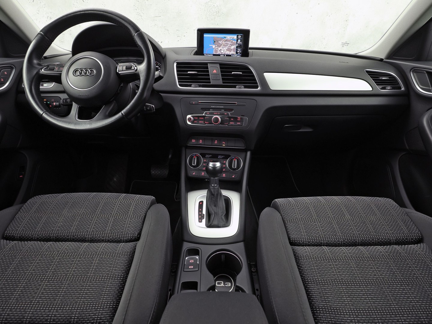 Audi Q3 1.4 TFSI Sport 150Pk Automaat (NAVIGATIE, CLIMATE, CAMERA, STOELVERWARMING, SPORTSTOELEN, XENON, DRIVE SELECT, CRUISE, NIEUWSTAAT)