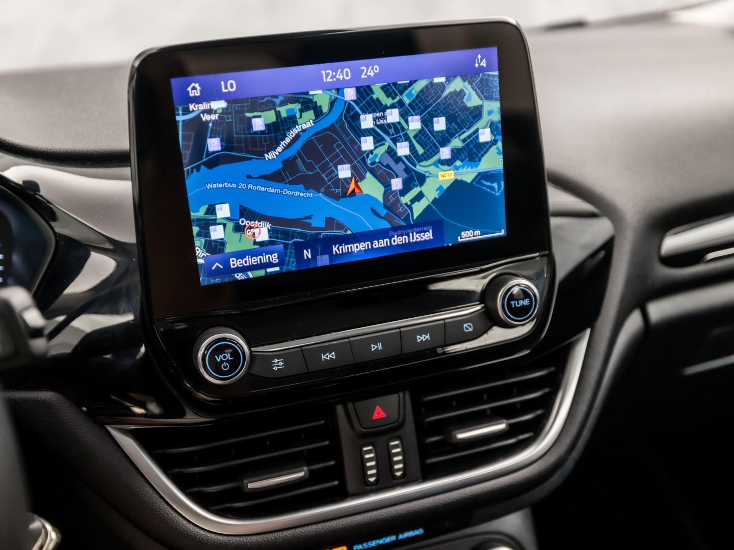 Ford Fiesta 1.0 EcoBoost Hybrid Titanium Sport (APPLE CARPLAY, GROOT NAVI, CLIMATE, GETINT GLAS, PARKEERSENSOREN, SPORTSTOELEN, LM VELGEN, CRUISE, NIEUWSTAAT)