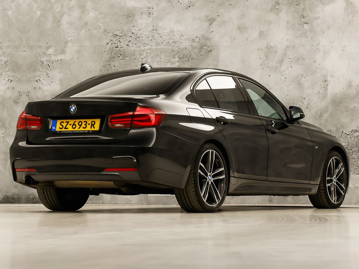 BMW 3 Serie 318i M Sport High Executive Automaat (VIRTUAL COCKPIT, M PAKKET, GROOT NAVI, STOELVERWARMING, SPORT AUTOMAAT, SPORTSTOELEN, TREKHAAK, GETINT GLAS, PARKEERSENSOREN, NIEUWSTAAT)