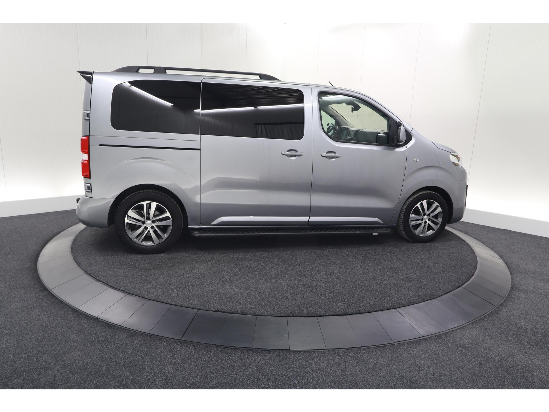 Peugeot Expert 2.0 BlueHDI 180 Automaat Standard Premium | Standkachel | Trekhaak | Head-Up Display | Camera | Apple Carplay | Laadruimte Betimmering