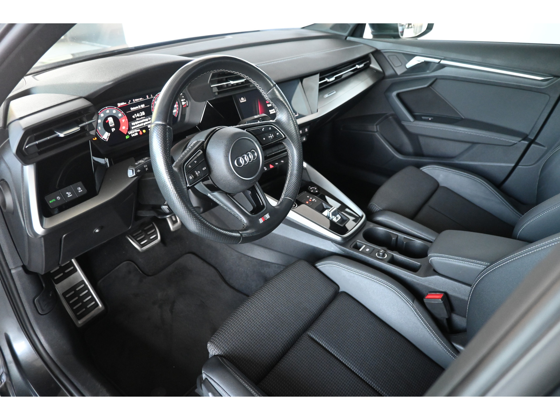 Audi A3 Limousine 30 TFSI S Edition Virtual Cockpit Adaptieve Cruise Led Clima Carplay Inruil Mogelijk!
