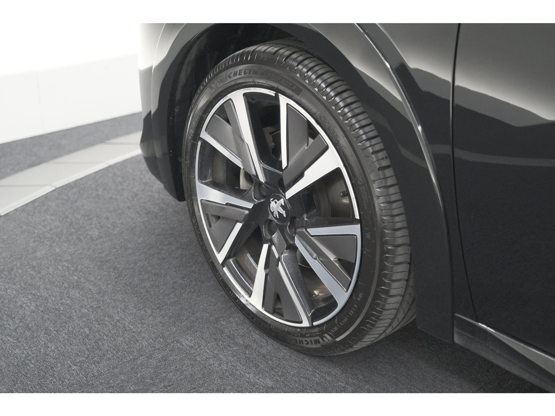 Peugeot 208 PureTech 130 EAT8 GT-Line | Camera | Adaptieve Cruise Control | Stoelverwarming | Navigatie