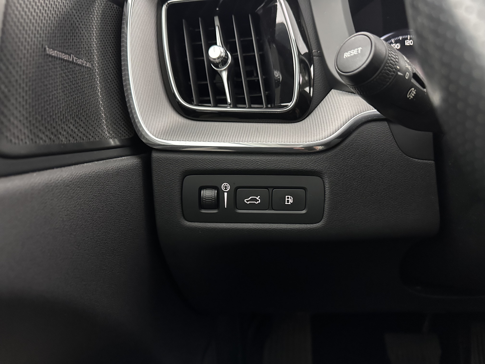 Volvo XC60 2.0 T8 Twin Engine AWD Inscription (Plug-In) (INCL-BTW) Aut. *PANO | LEATHER | FULL-LED | MEMORY-PACK | HARMAN/KARDON | TOPVIEW | DIGI-COCKPIT | KEYLESS | HEATED-SPORTSEATS | NAVI-FULLMAP | ECC | PDC | ADAPTIVE-CRUISE | TOWBAR | HEAD-UP