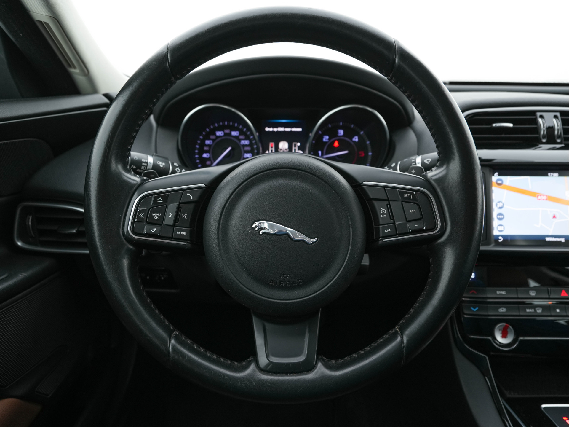 Jaguar XE 2.0 D Pure ( ⚠️ ) Aut. *LEATHER | NAVI-FULLMAP | HEATED-COMFORTSEATS | CAMERA | ECC | SHIFT-PADDLES | LANE-ASSIST | PDC | SHIFT-PADDLES | LANE-ASSIST | JAGUAR-AUDIO | CRUISE | 17''ALU*