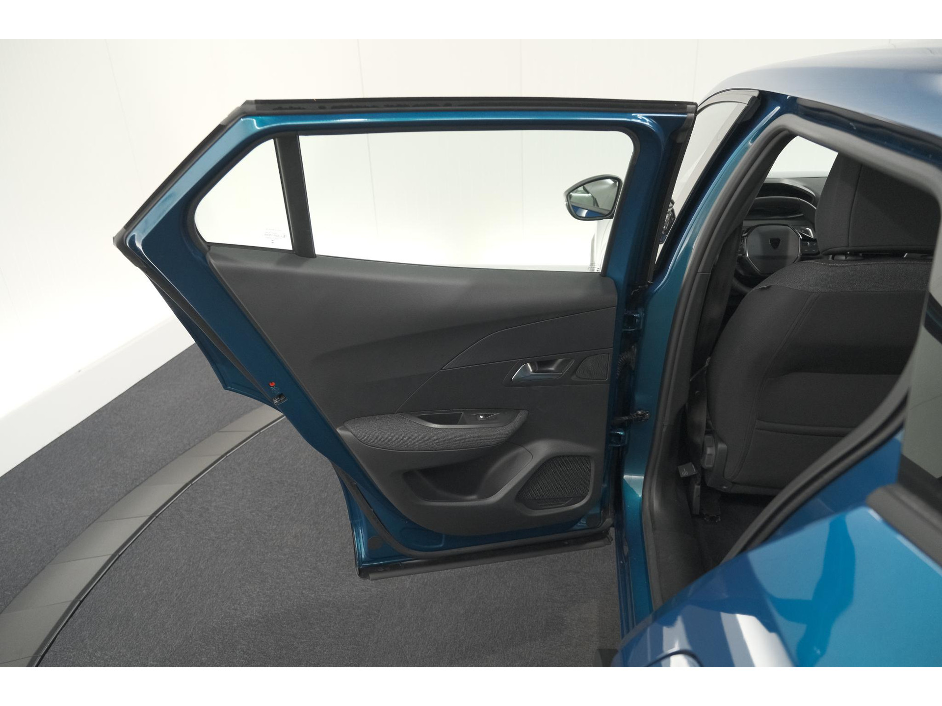 Peugeot 2008 Hybrid 136 e-DCS6 Style | Apple Carplay | Parkeersensoren | Climate control