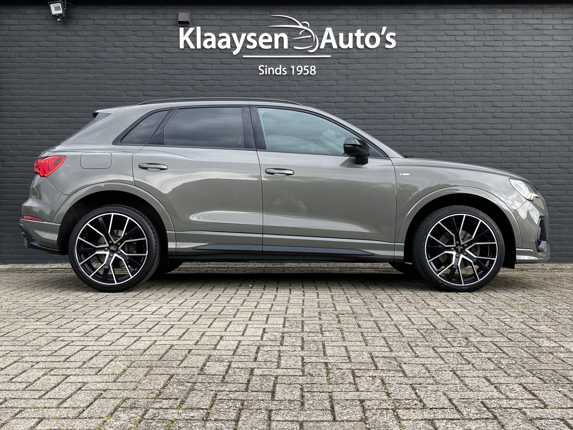 Audi Q3 35 TFSI 150 pk S Line AUT. | zwart optiek | 20'' lichtmetalen velgen | adaptieve cruise | sportstoelen | apple carplay | led kopl.