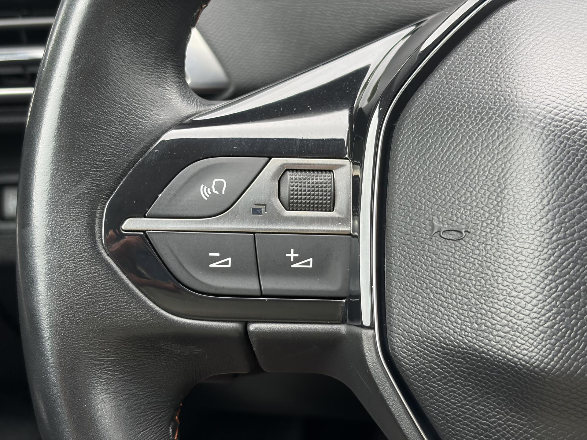 Peugeot 5008 1.2 PureTech Active 1e Eigenaar,D-riem 12-2023,Trekhaak,7 Persoons,6 Bak,Carplay,Clima,Cruise,131pk,Pdc,Dealer Onderhouden,N.A.P,Apk tot 05-2027