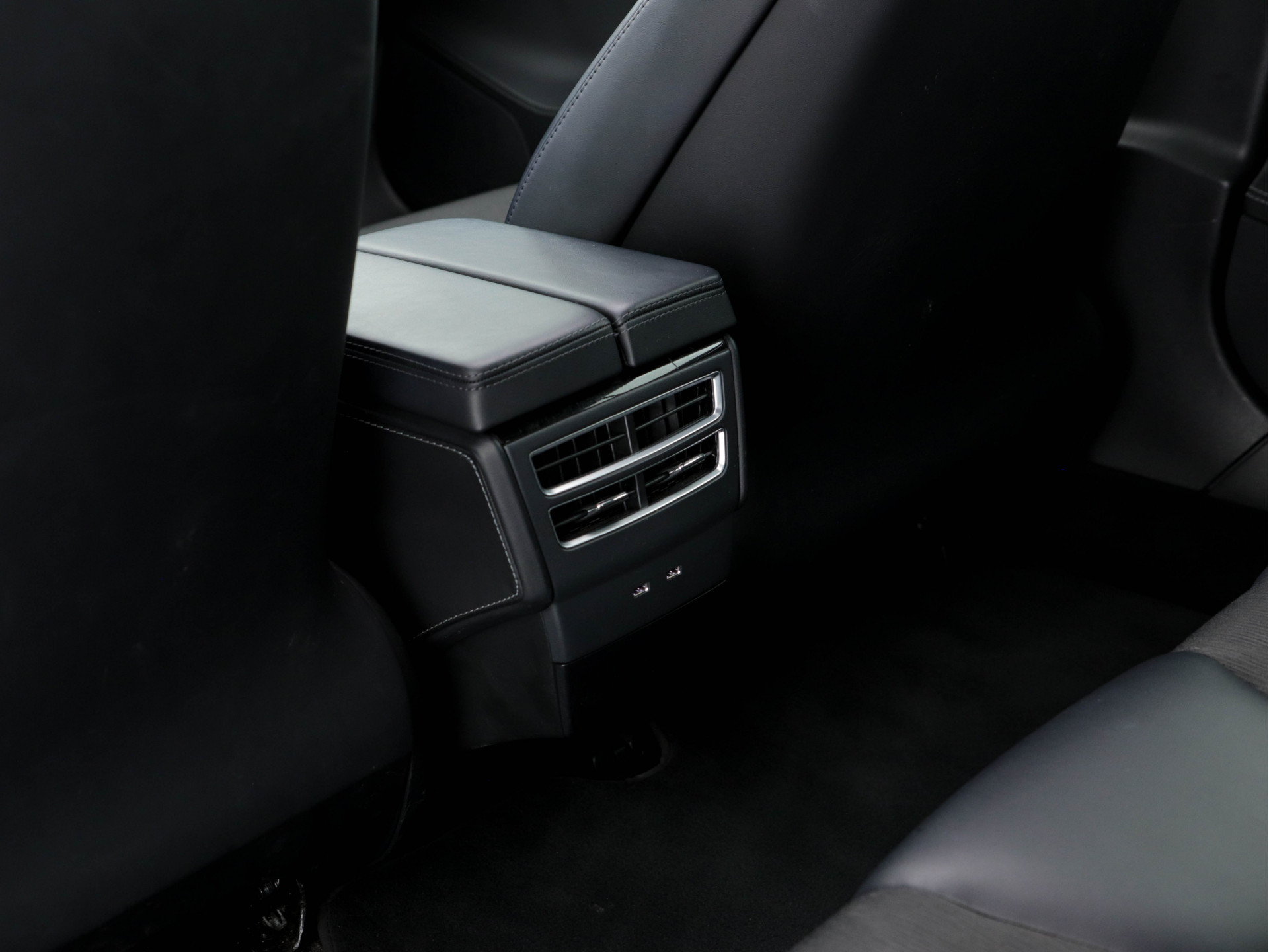 Tesla Model S 235 Kw Base [ 3-Fase ] (INCL-BTW) *PANO | AUTO-PILOT | KEYLESS | FULL-LED | 1/2-LEATHER | NAVI-FULLMAP | SURROUND-VIEW | APP-CONNECT | LANE-ASSIST | DIGI-COCKPIT | DAB | SPORT-SEATS | 19"ALU