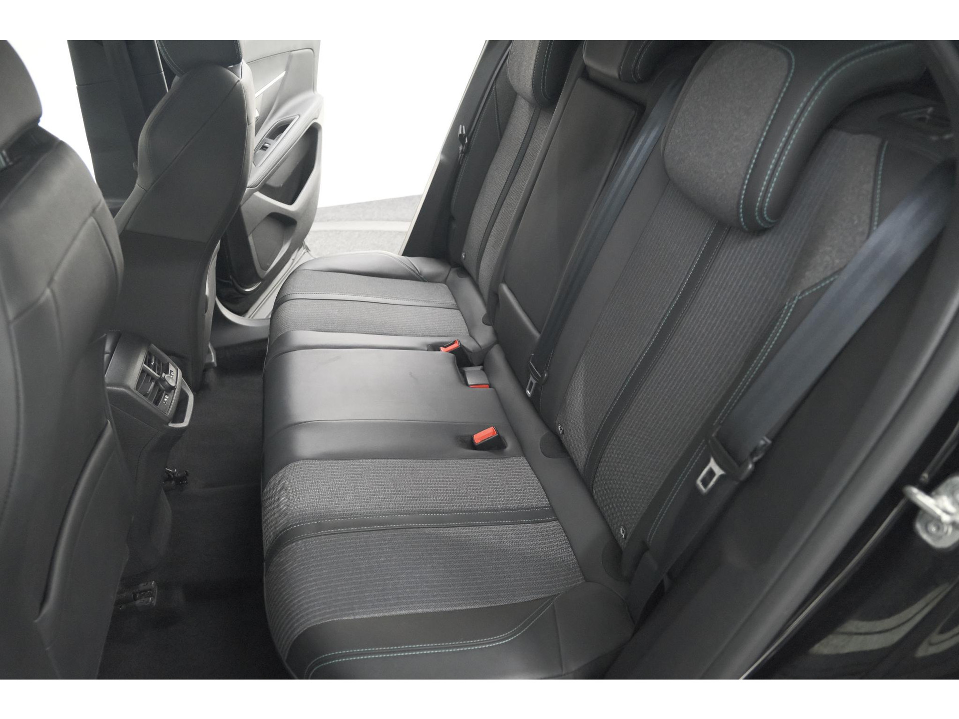 Peugeot 3008 PureTech 130 Allure | Trekhaak | Camera | Dodehoekdetectie | Navigatie