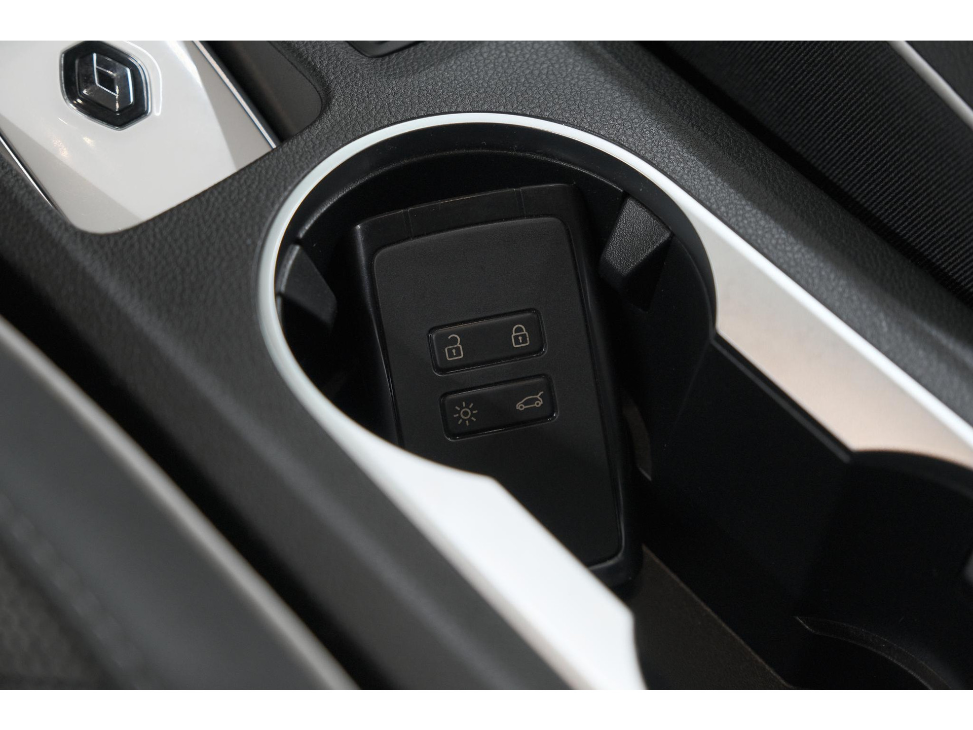Renault Captur 1.6 E-Tech Plug-in Hybrid 160 Intens | Camera | 9.3 Inch Groot Scherm | Apple Carplay | Parkeersensoren