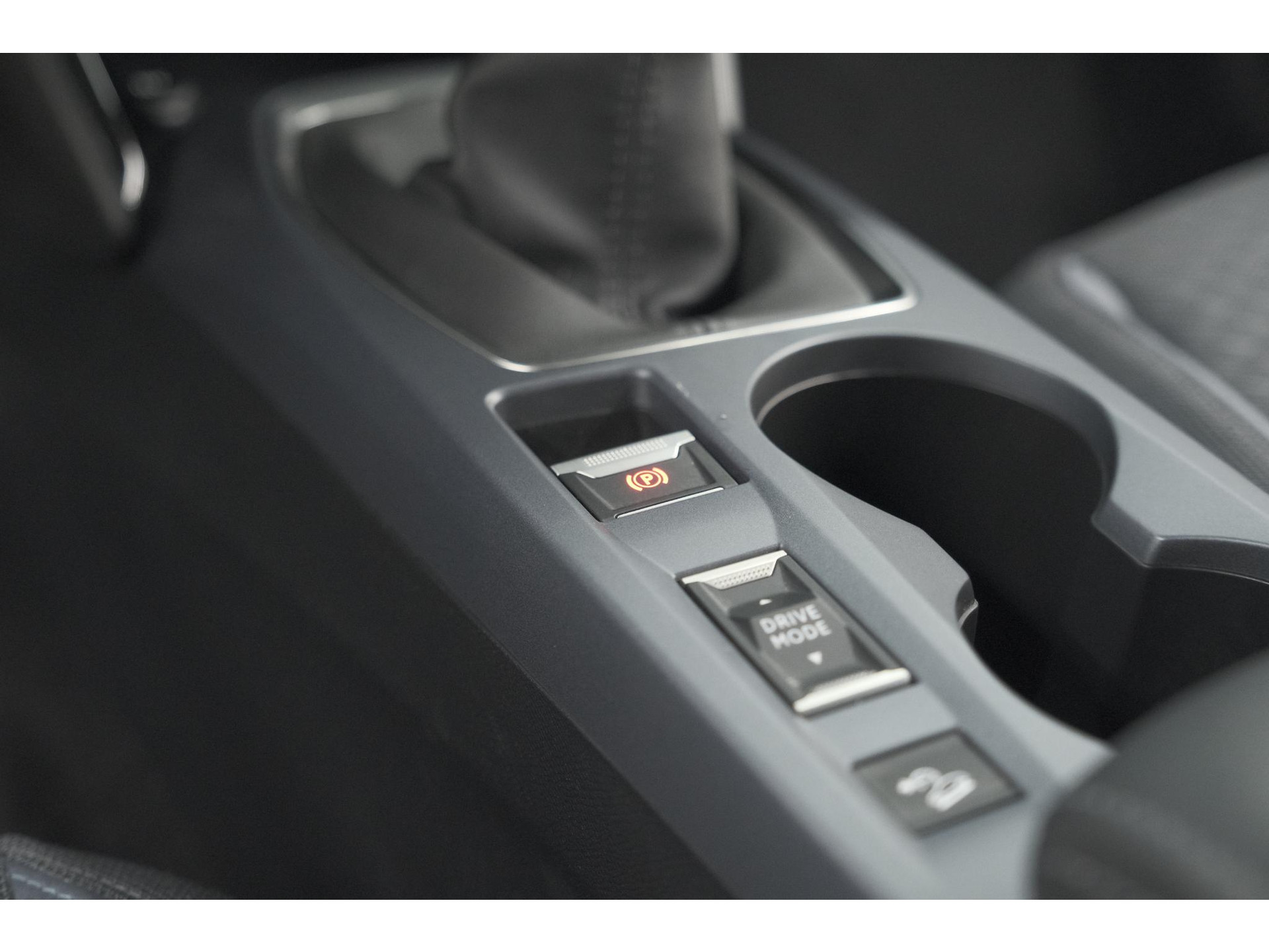 Peugeot 2008 PureTech 130 Allure | Trekhaak | Camera | Navigatie | Parkeersensoren