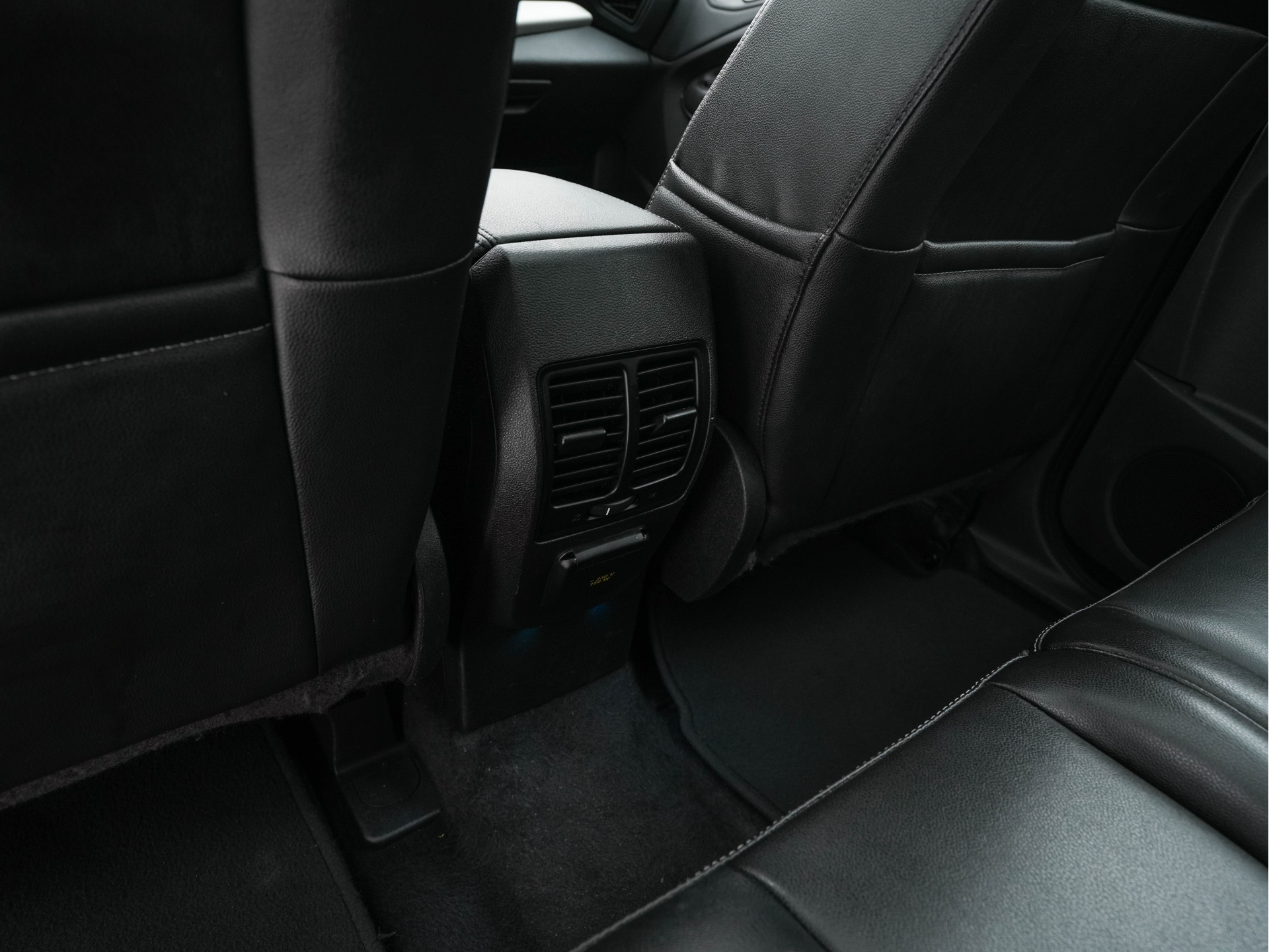 Ford C-Max 2.0 Plug-in Hybrid Titanium Plus Aut. *PANO | LEATHER | NAVI-FULLMAP | CAMERA | KEYLESS | HEATED-COMFORT-SEATS | ECC | DIGI-COCKPIT | PDC | 17''ALU*