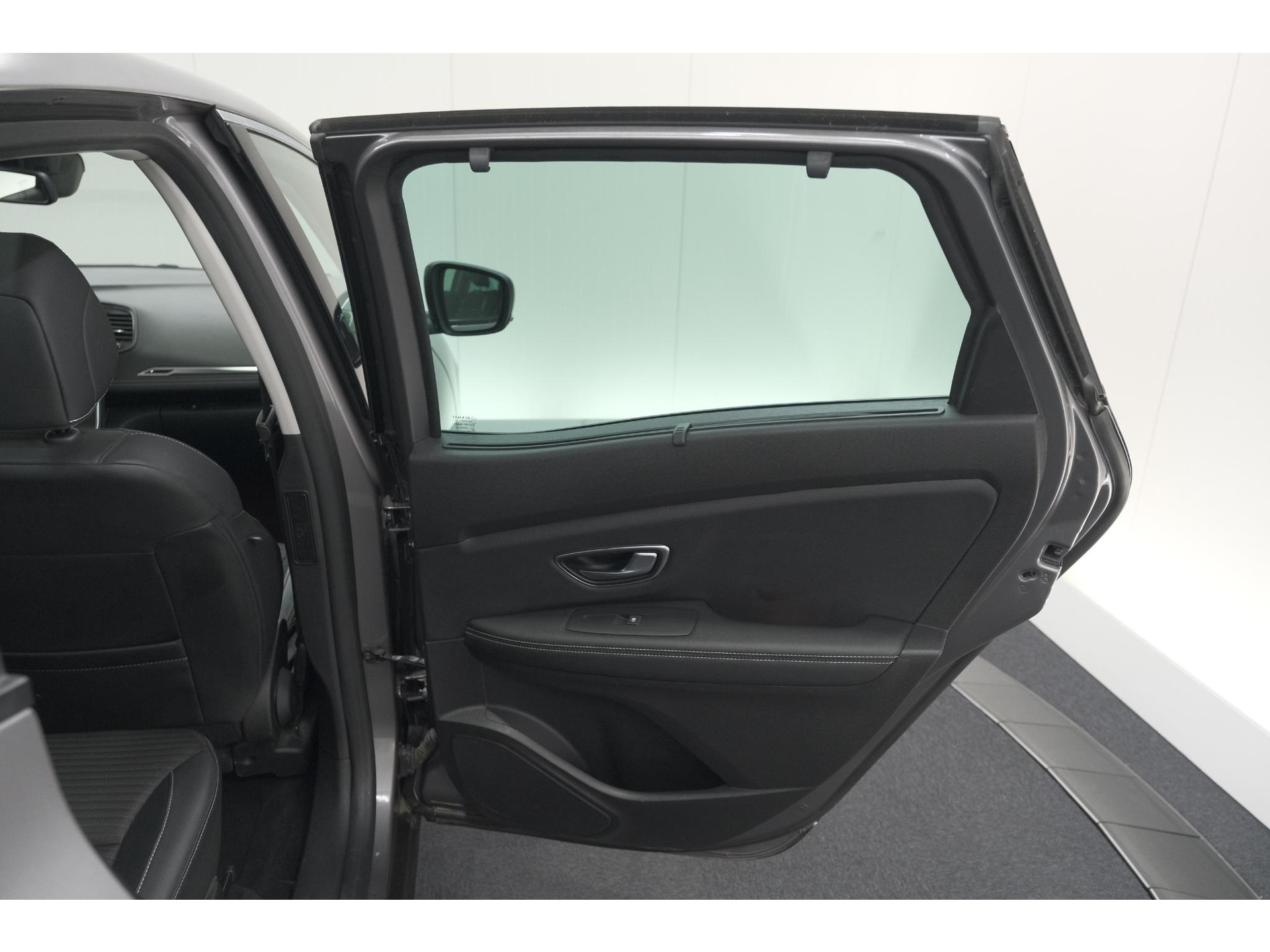 Renault Scénic TCe 130 Intens | Trekhaak | Panoramadak | Camera | Apple Carplay | Dodehoekdetectie