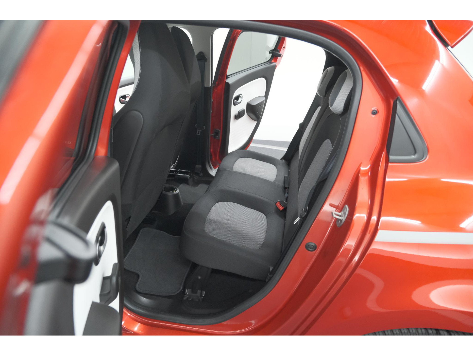Renault Twingo 1.0 SCe Limited | Automaat | Parkeersensoren | Allseason Banden | Bluetooth Radio