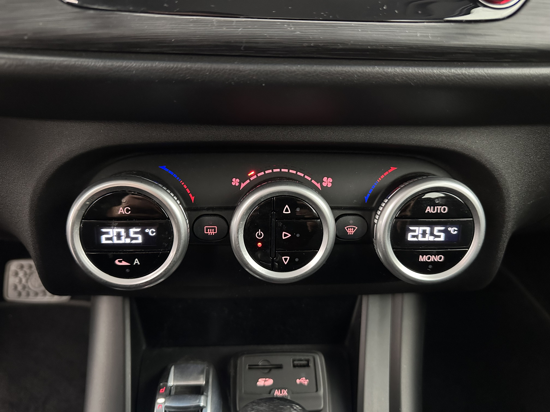 Alfa Romeo Giulietta 1.6 JTDm Super Aut. *NAVI-FULLMAP | SPORTSEATS | SHIFTPADDLES | ECC | PDC | CRUISE | 18''ALU*