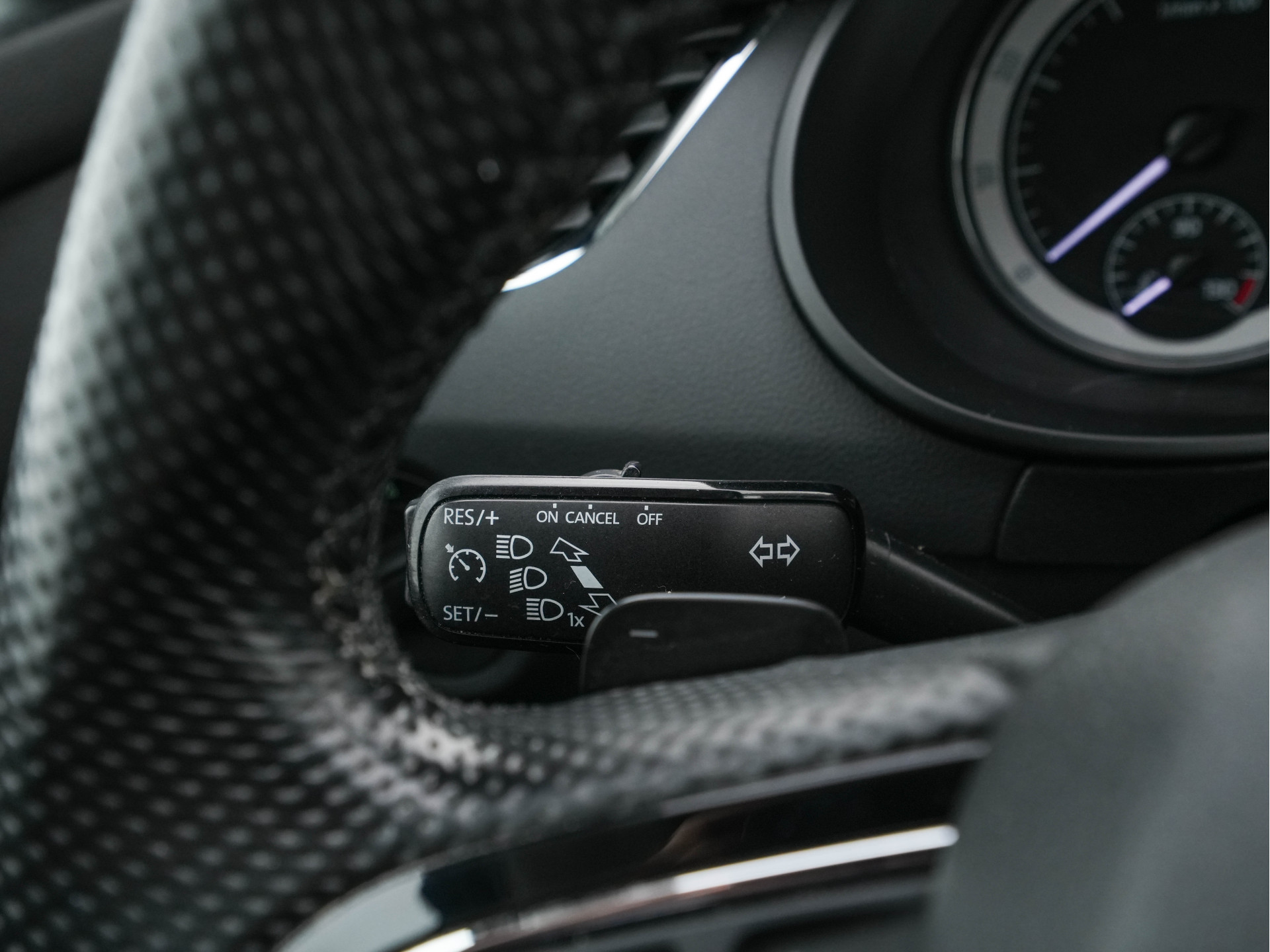 ŠKODA Octavia 1.0 TSI Greentech Style Business (INCL-BTW) Aut. *LEATHER-ALCANTARA | NAVI-FULLMAP | FULL-LED | CANTON-AUDIO | KEYLESS | DAB | HEATED-COMFORTSEATS | ECC | PARKPILOT | SHIFT-PADDLES | CRUISE | PRIVACY-GLASS | 18"ALU*