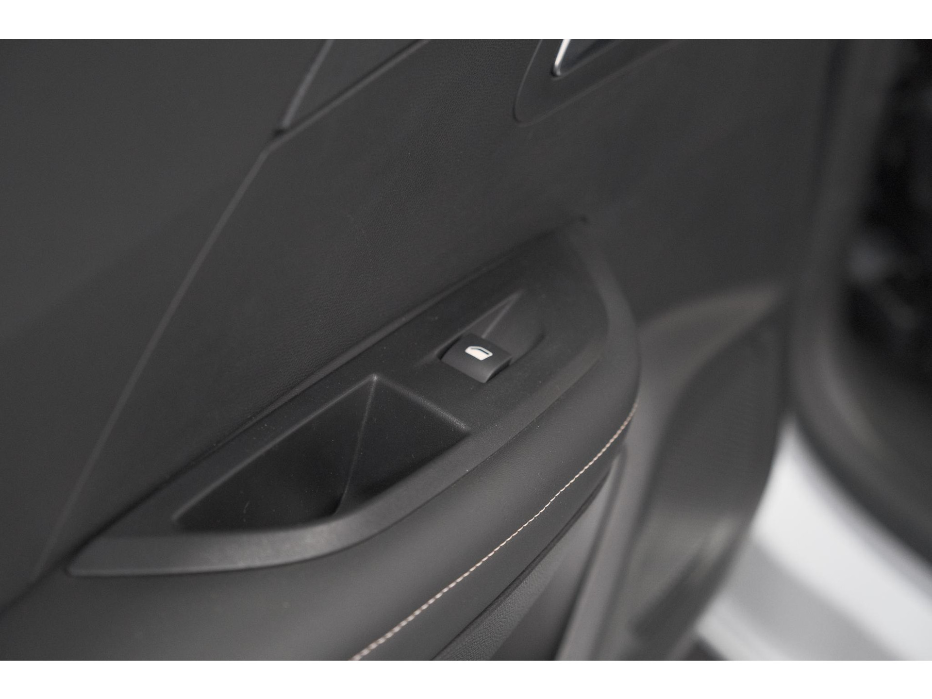 Peugeot 2008 PureTech 100 Allure | Apple Carplay | Parkeersensoren | Climate Control | Cruise Control