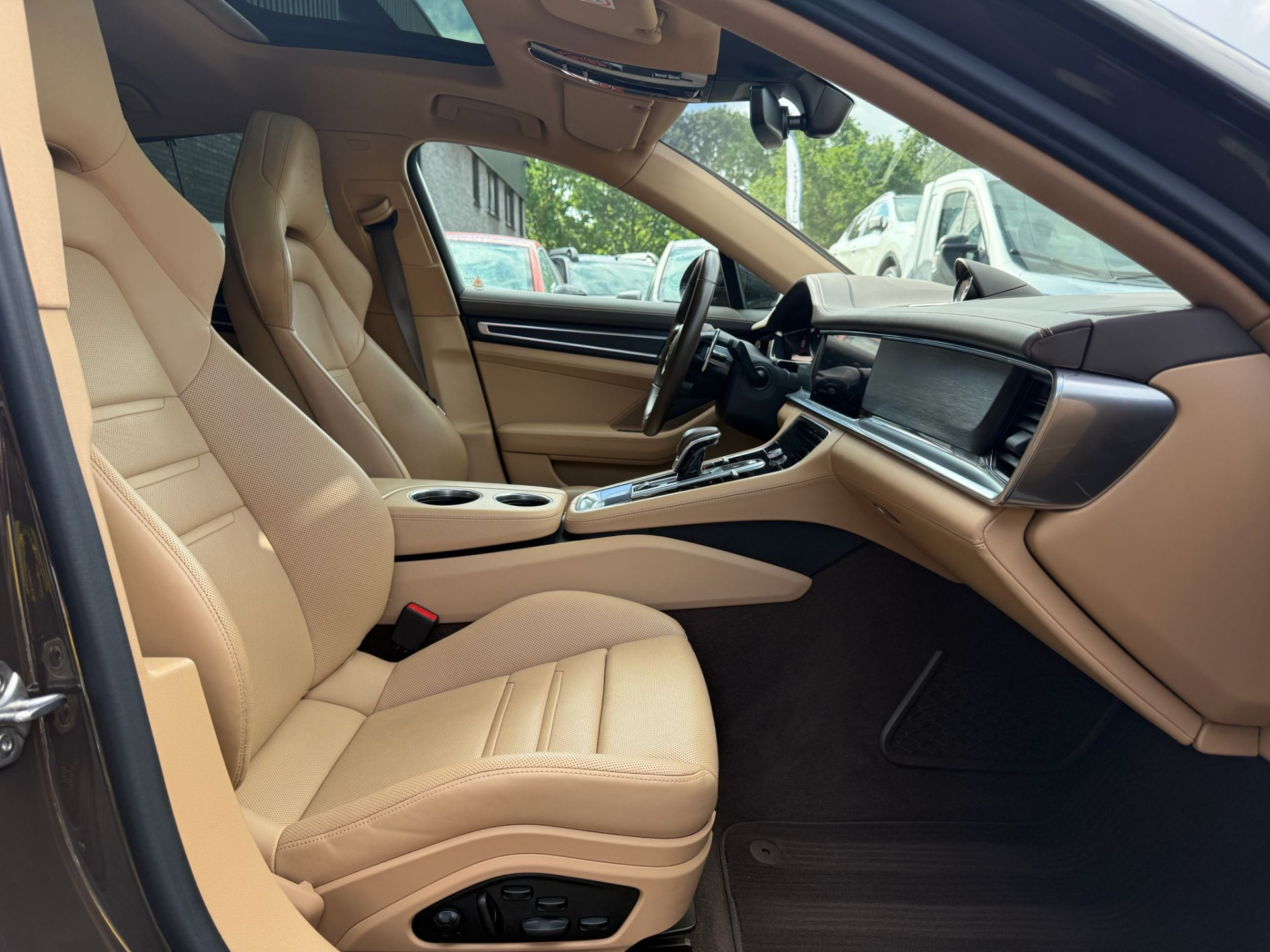 Porsche Panamera 2.9 4 E-Hybrid Platinum Edition | 2E EIGENAAR | 3/6/12MND GARANTIE | ACC | PANO | HUD | CARPLAY | SFEER | 360 CAMERA | BOMVOL | SOFTCLOSE |