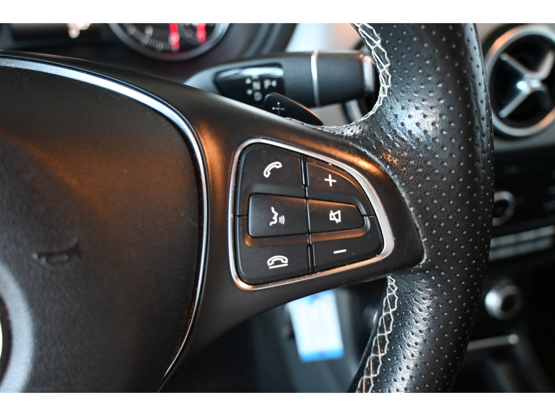 Mercedes-Benz B-klasse 180 Ambition Automaat Clima Navigatie LED Rijklaarprijs! Inruil Mogelijk!