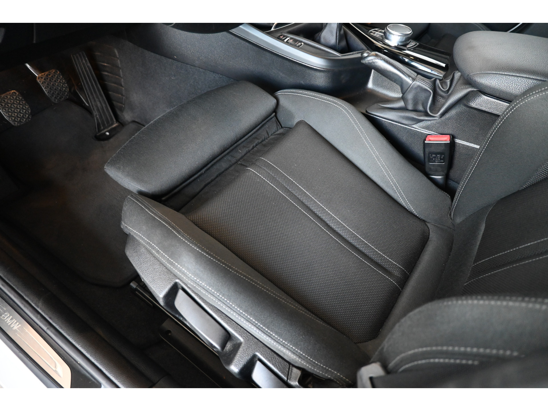 BMW 1-serie 116i Sport Cima Navigatie Pdc Cruise Control LED Stoelverwarming Inruil Mogelijk!
