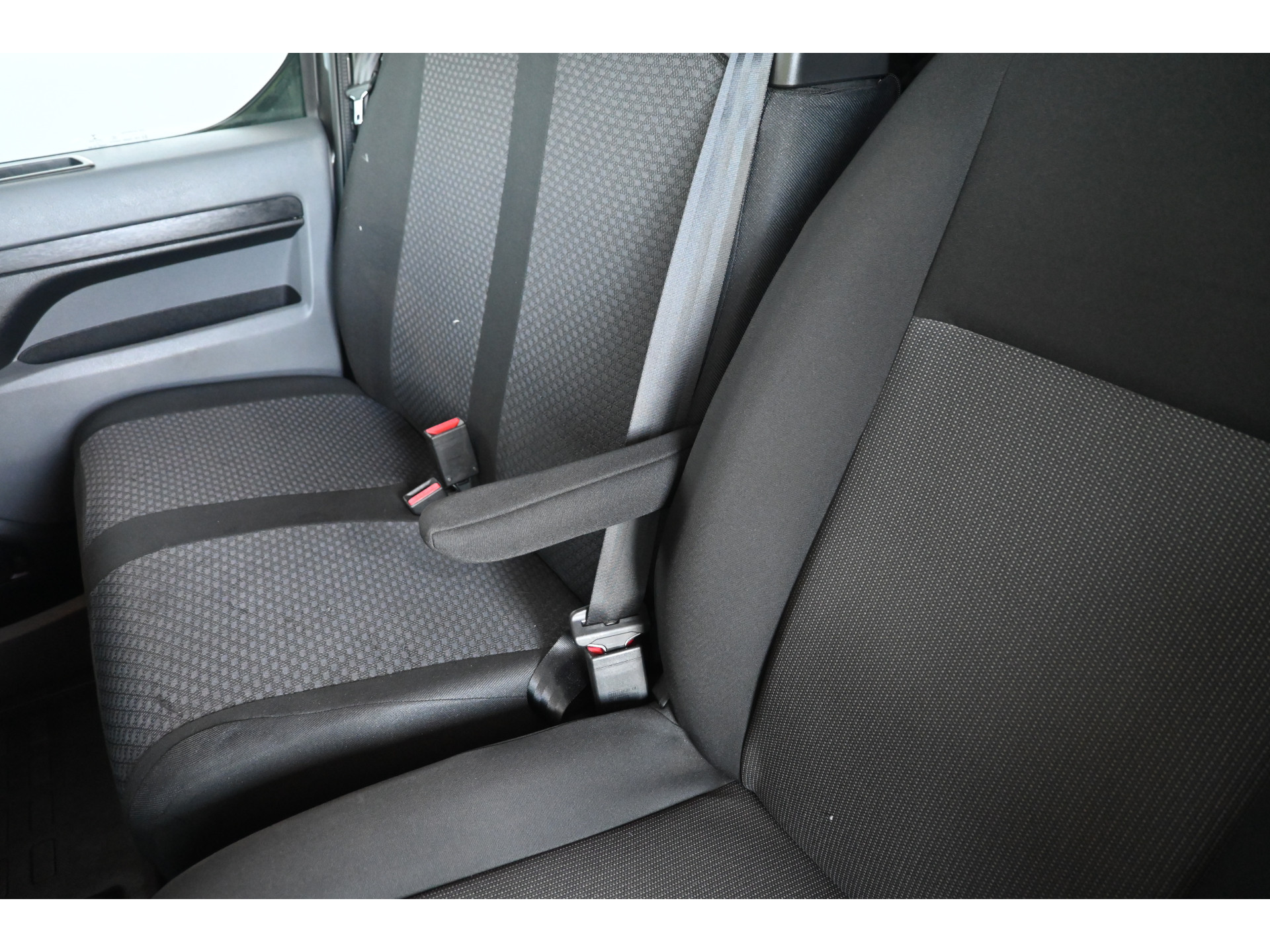 Opel Vivaro 1.5 CDTI L3H1 Edition 6 Persoons Airco Navigatie Trekhaak Cruise Control Rijklaarprijs! Inruil Mogelijk!