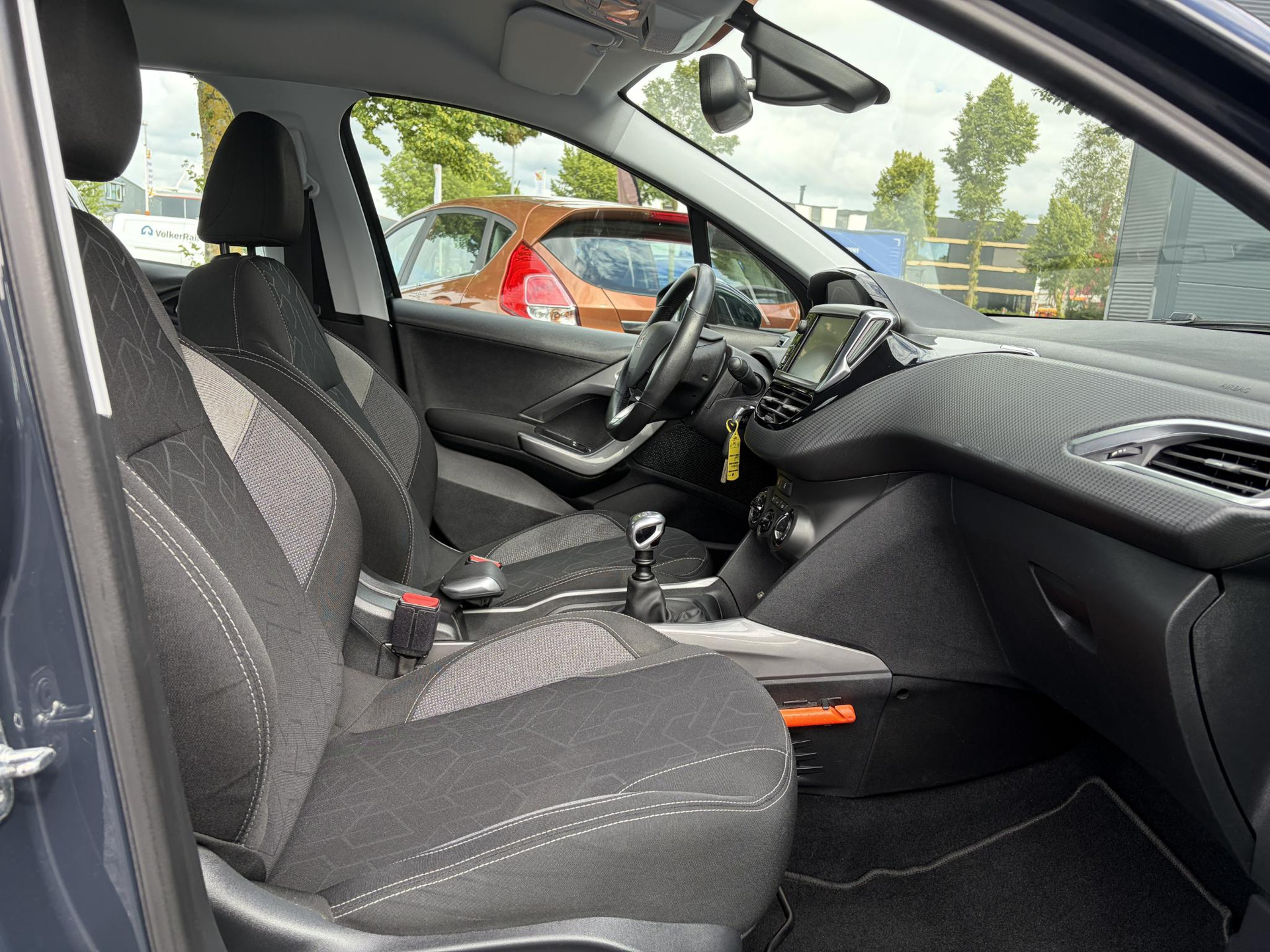 Peugeot 2008 1.2 PureTech Blue Lion 2e Eigenaar,131pk,Carplay,Navi,Dealer Onderhouden,6 Bak,D-riem vv in 2024,Pdc,N.A.P,Apk tot 04-2027
