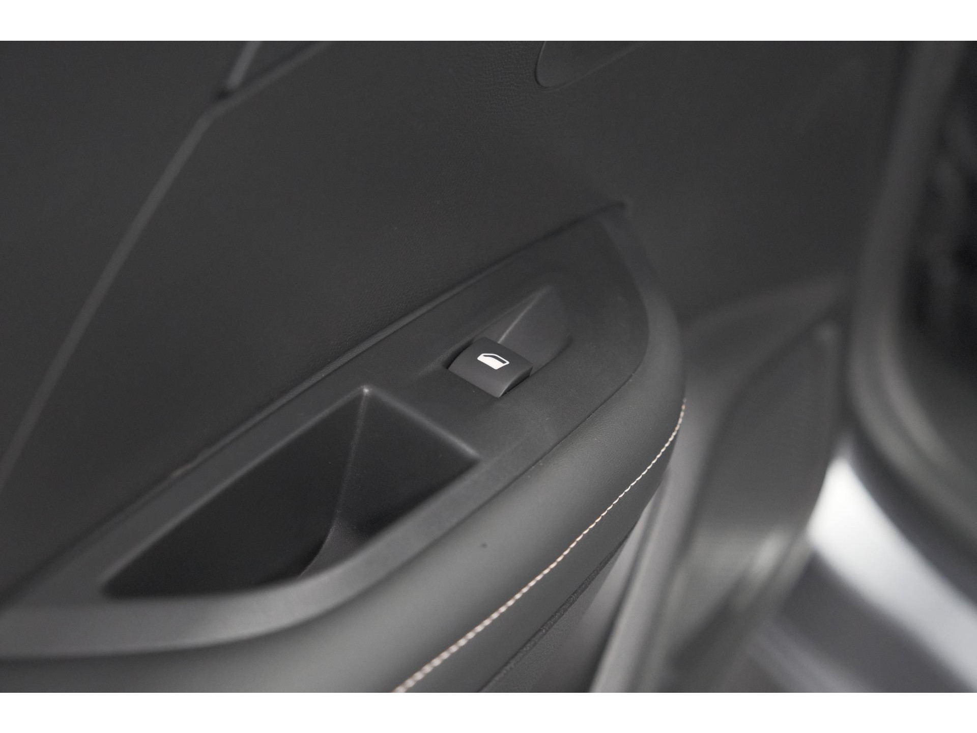 Peugeot 2008 PureTech 130 EAT8 Allure | Camera | Navigatie | Parkeersensoren | Apple Carplay