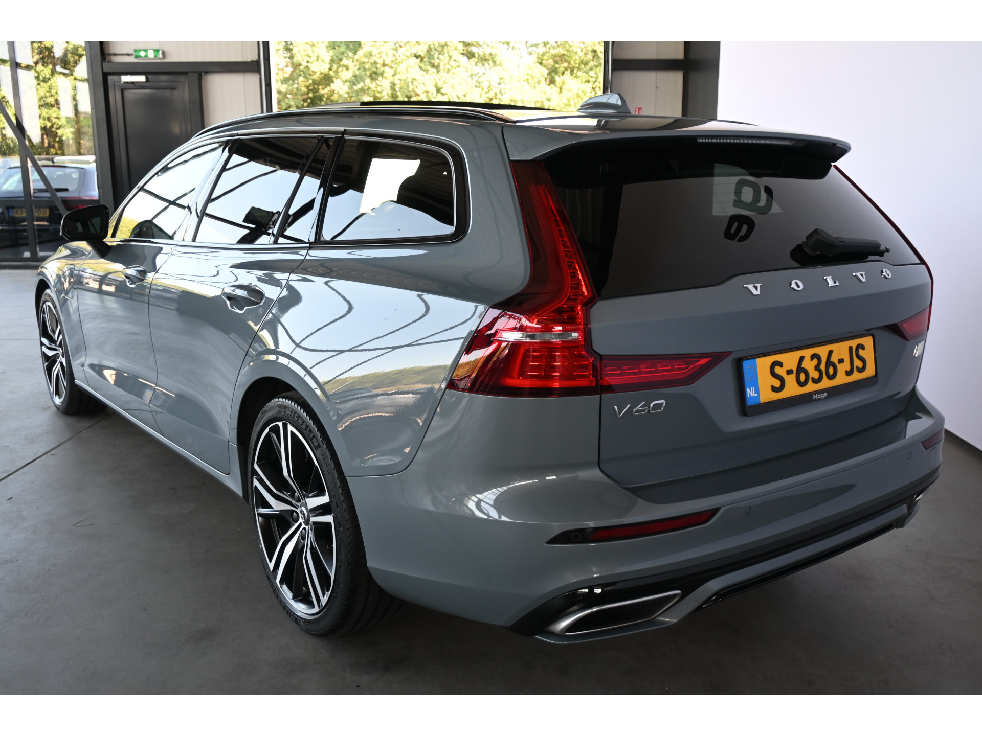 Volvo V60 2.0 T8 Plug-in hybrid AWD Plus Bright Panoramdak Stoelverwarming Carplay Led Adaptieve Cruise  Clima Lane Assist Camera 100% Onderhouden! Inruil Mogelijk!