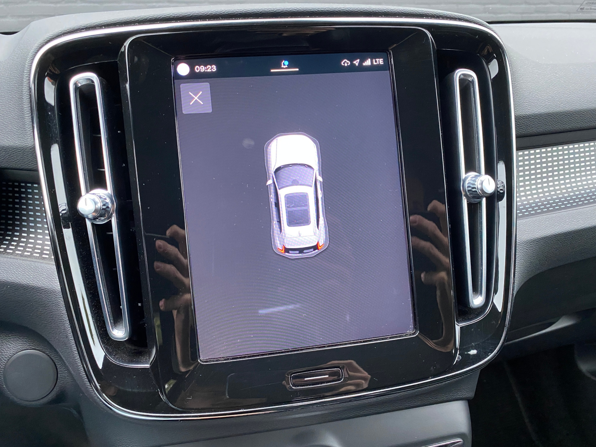 Volvo XC40 Recharge P8 AWD R-Design 408 pk | apple carplay | stoel-stuurverwarming | leder-alcantara | elektr. a. klep | BTW