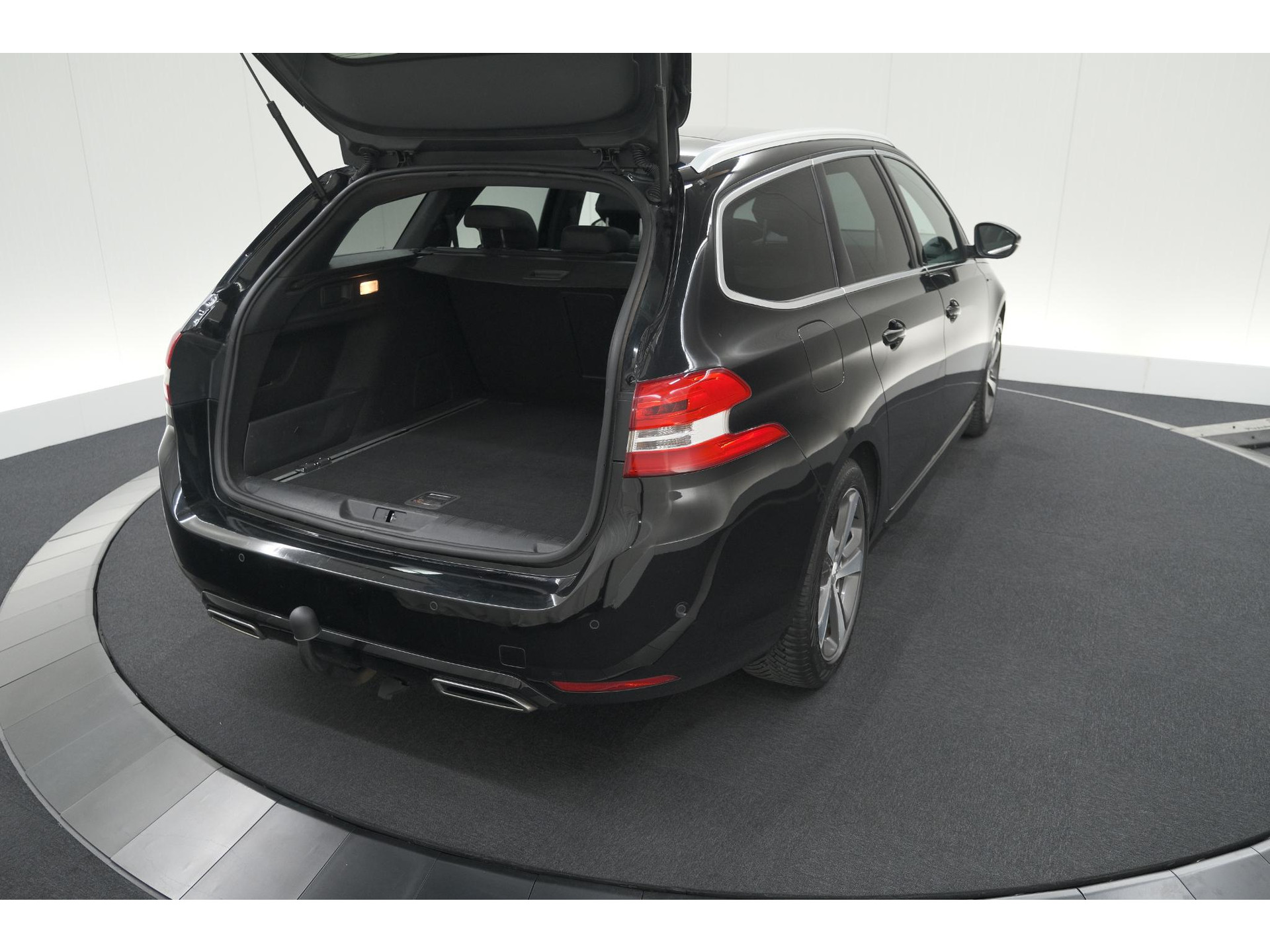 Peugeot 308 SW PureTech 130 GT-line | Trekhaak | Panoramadak | Camera | Alcantara Bekleding | Dodehoekdetectie