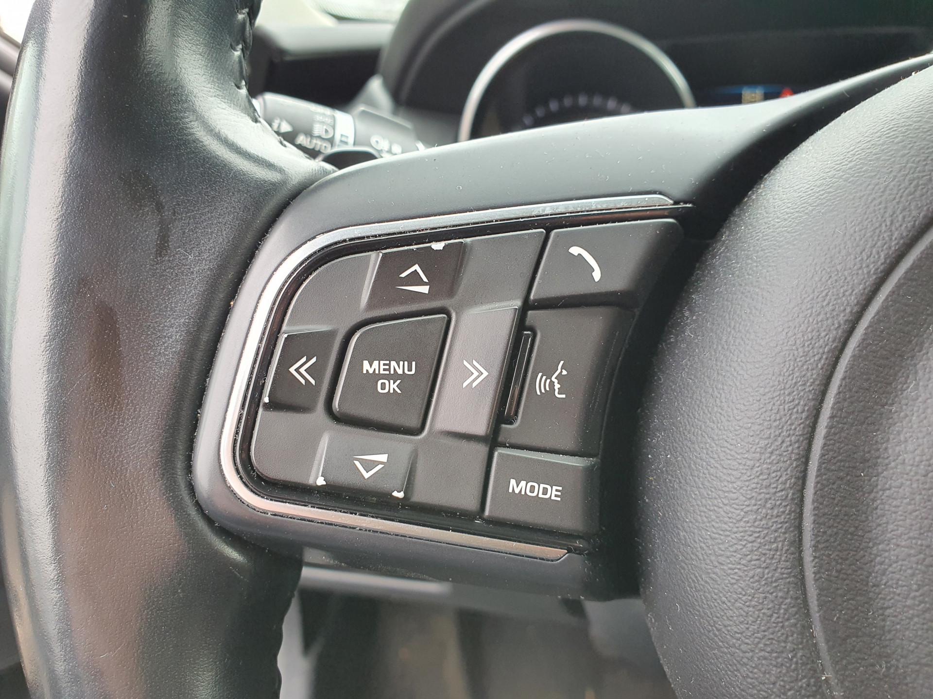 Jaguar XE 2.0 D Prestige ( ⚠️ ) Aut. *NAVI-FULLMAP | CAMERA | ECC | JAGUAR-AUDIO | SHIFT-PADDLES | CRUISE | PDC | LANE-ASSIST | AMBIENT-LIGHT | TOWBAR | COMFORT-SEATS | 17"ALU*