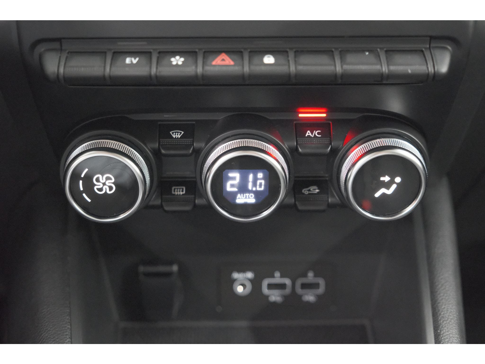Renault Captur 1.6 E-Tech Plug-in Hybrid 160 Intens | Trekhaak | Camera | Adaptieve Cruise Control | Dodehoekdetectie