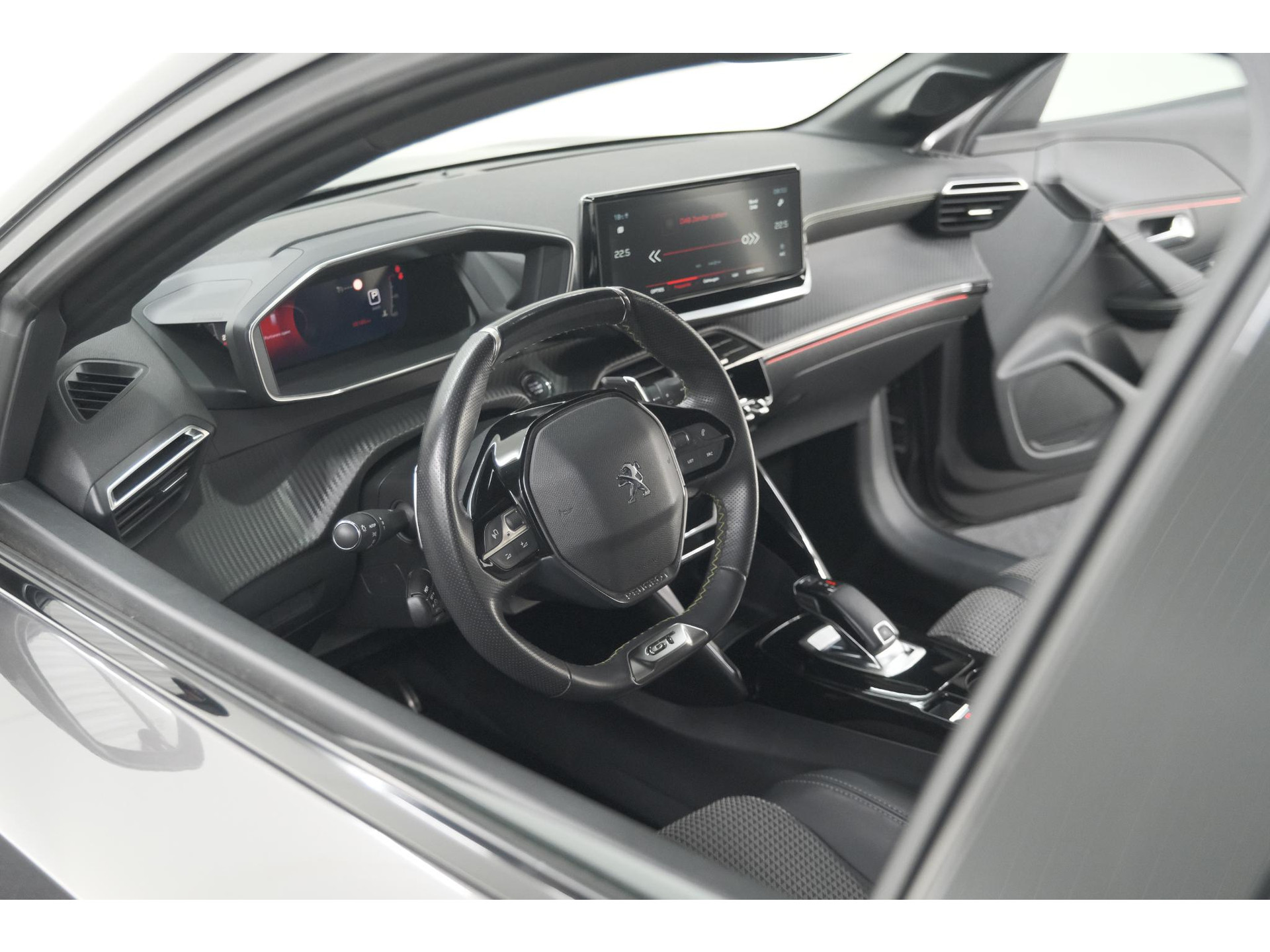 Peugeot 208 PureTech 100 EAT8 GT | Camera | Dodehoekdetectie | Navigatie | Apple Carplay