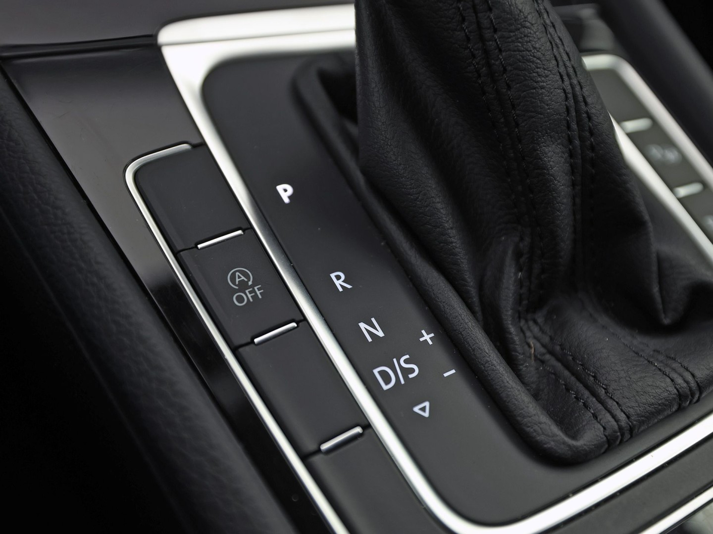 Volkswagen Golf Variant 1.5 TSI Highline 150Pk Automaat (VIRTUAL COCKPIT, APPLE CARPLAY, ALCANTARA, CAMERA, TREKHAAK, SPORTSTOELEN, GETINT GLAS, ADAPTIVE CRUISE, TREKHAAK, NIEUWSTAAT)
