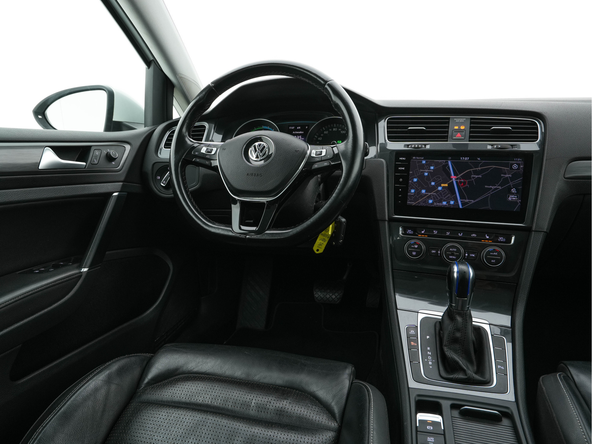 Volkswagen e-Golf (SOH-86%) Aut. *HEAT-PUMP | LEATHER | FULL-LED | NAVI-FULLMAP | CAMERA | HEATED-SPORTSEATS | ECC | CCS-FASTLOADER | PDC | CARPLAY | CRUISE | 16''ALU*