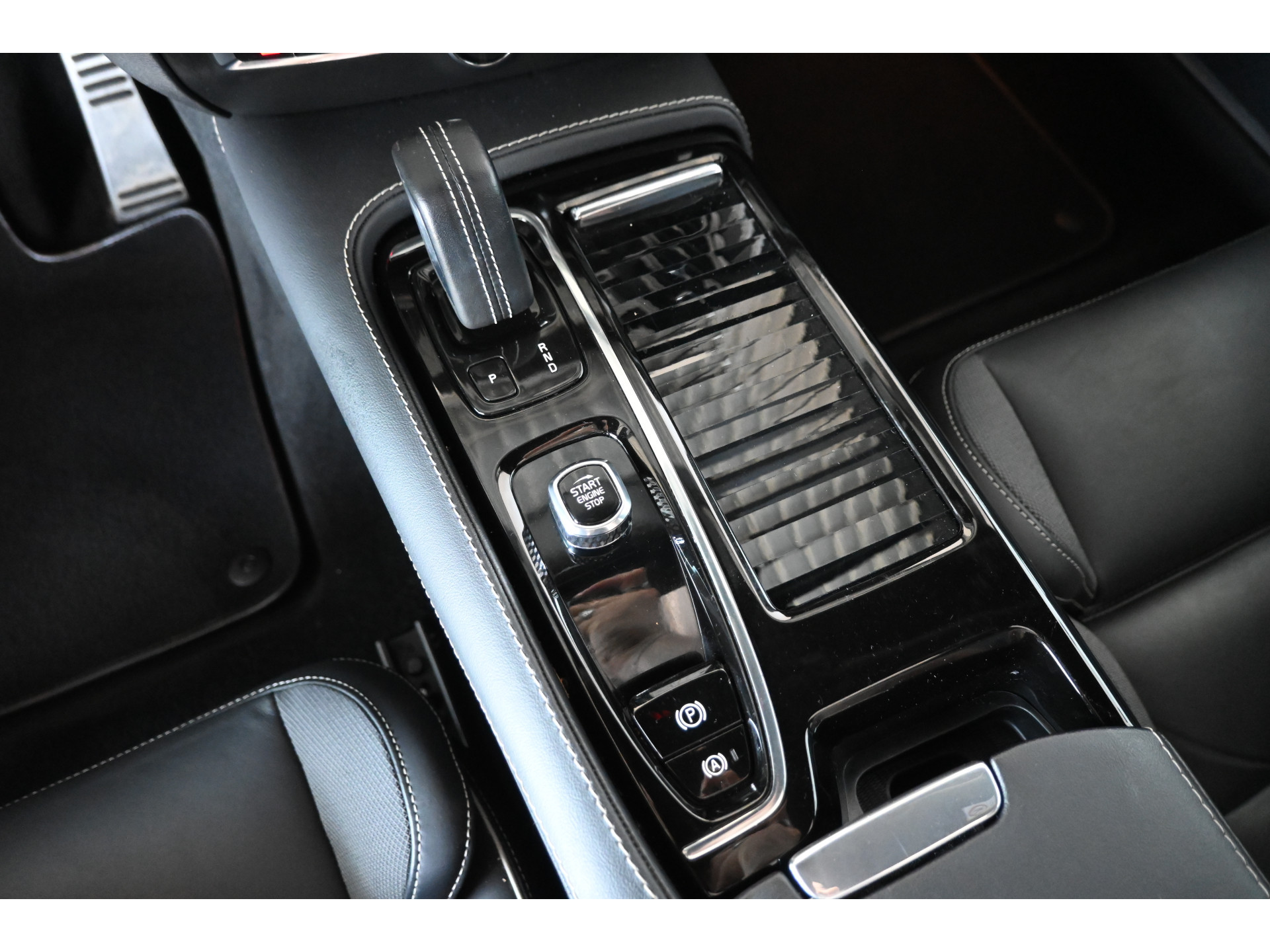 Volvo V60 2.0 T8 Plug-in hybrid AWD Plus Bright Panoramdak Stoelverwarming Carplay Led Adaptieve Cruise  Clima Lane Assist Camera 100% Onderhouden! Inruil Mogelijk!