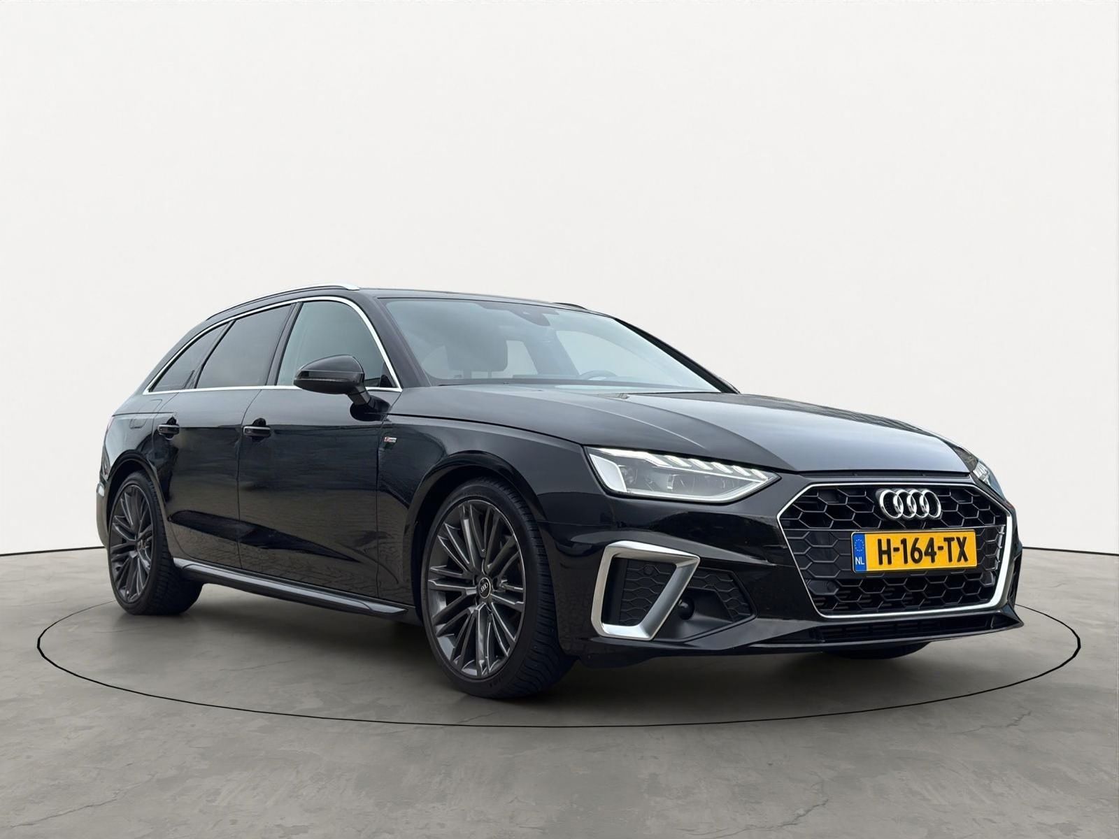 Audi A4 Avant 35 TFSI 2X S-Line *NL-AUTO*