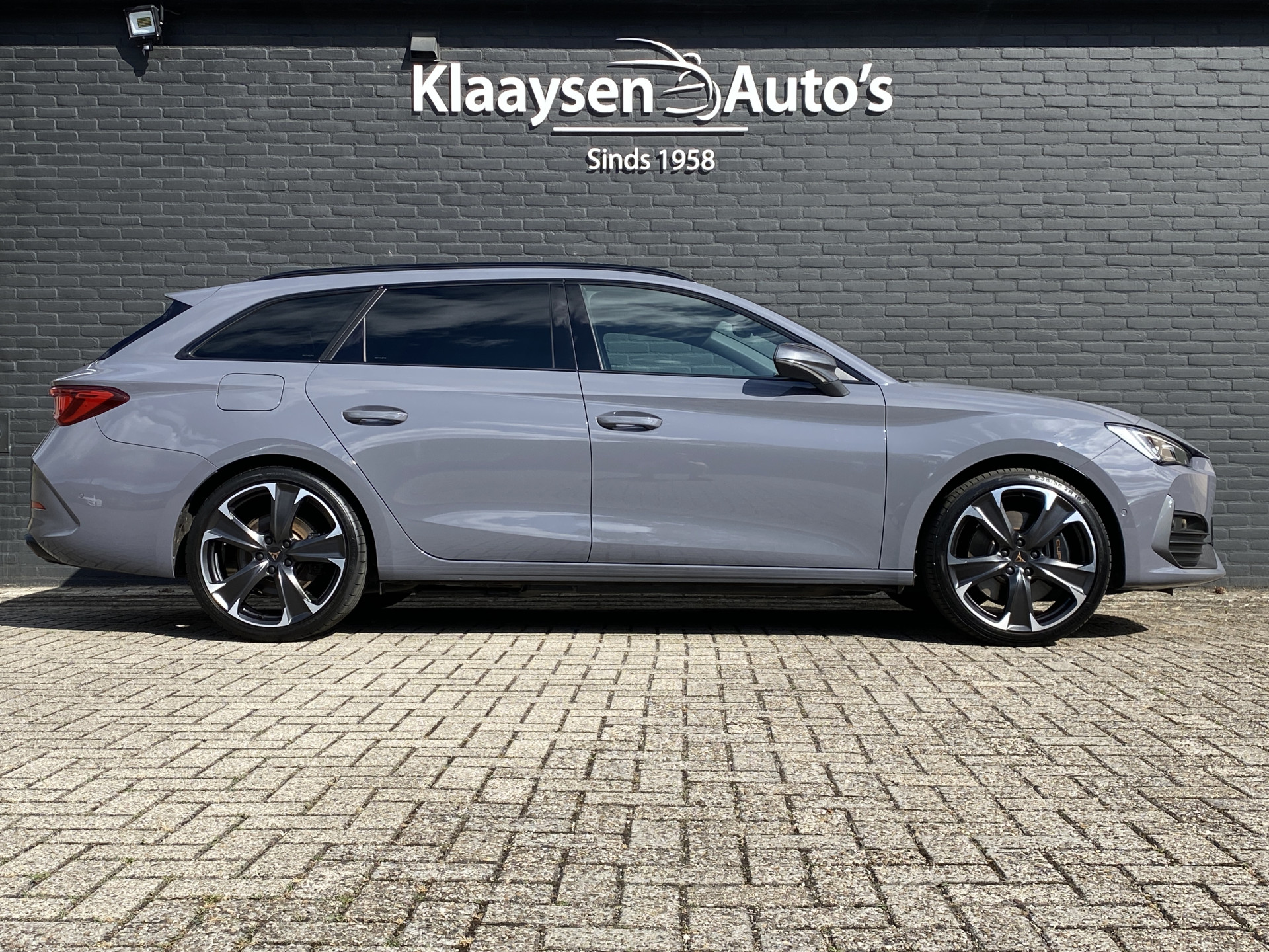 CUPRA Leon Sportstourer 1.4 e-Hybrid VZ Performance 245 pk | 1e eigenaar | dealer onderh. | panoramadak | elektr. a. klep | kuipstoelen