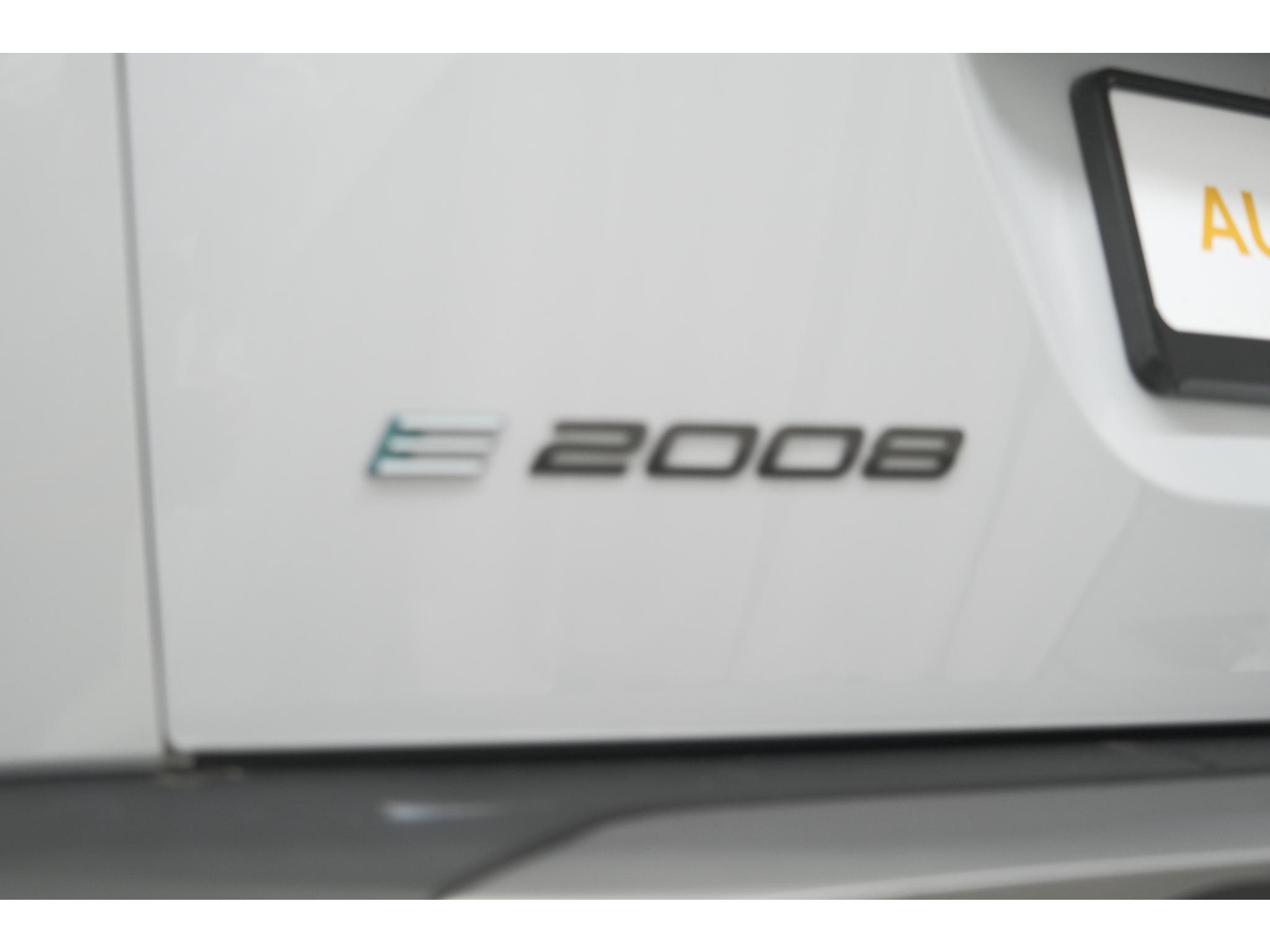 Peugeot e-2008 EV Allure 54 kWh | 97,9% SOH | 11 KW Lader | Apple Carplay | Parkeersensoren